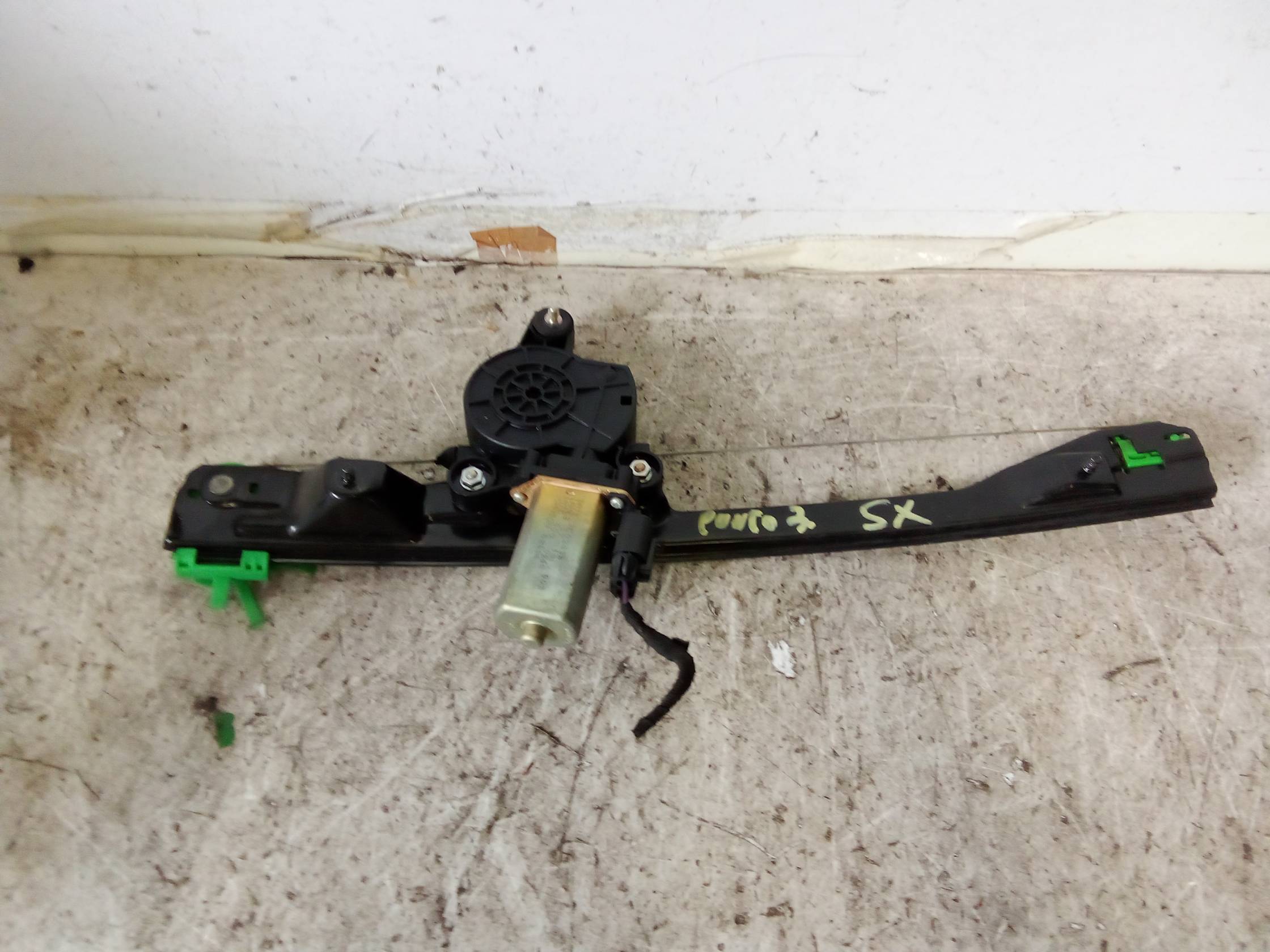 Alzacristallo elettr. porta ant. con motorino sx.