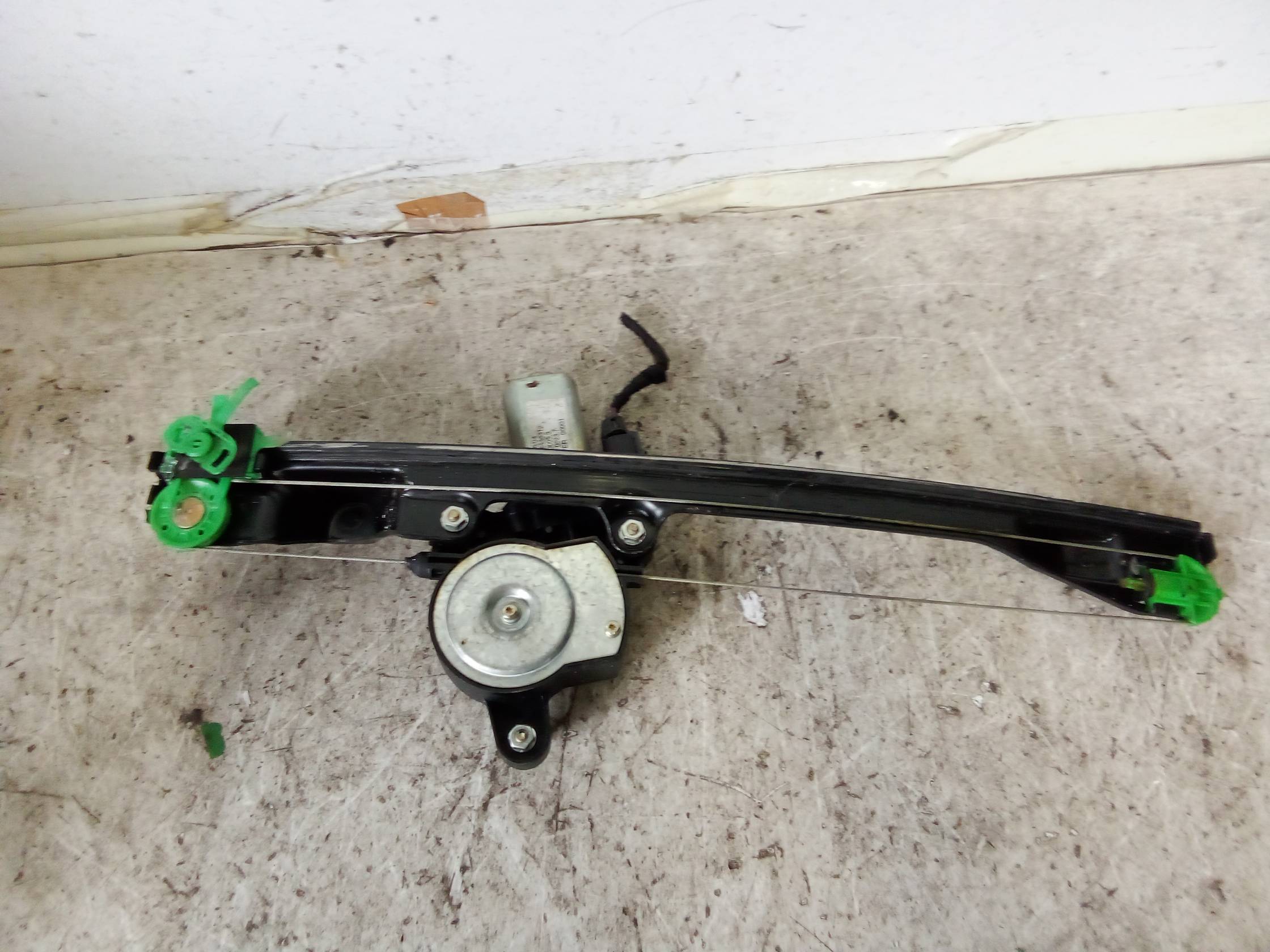 Alzacristallo elettr. porta ant. con motorino sx.