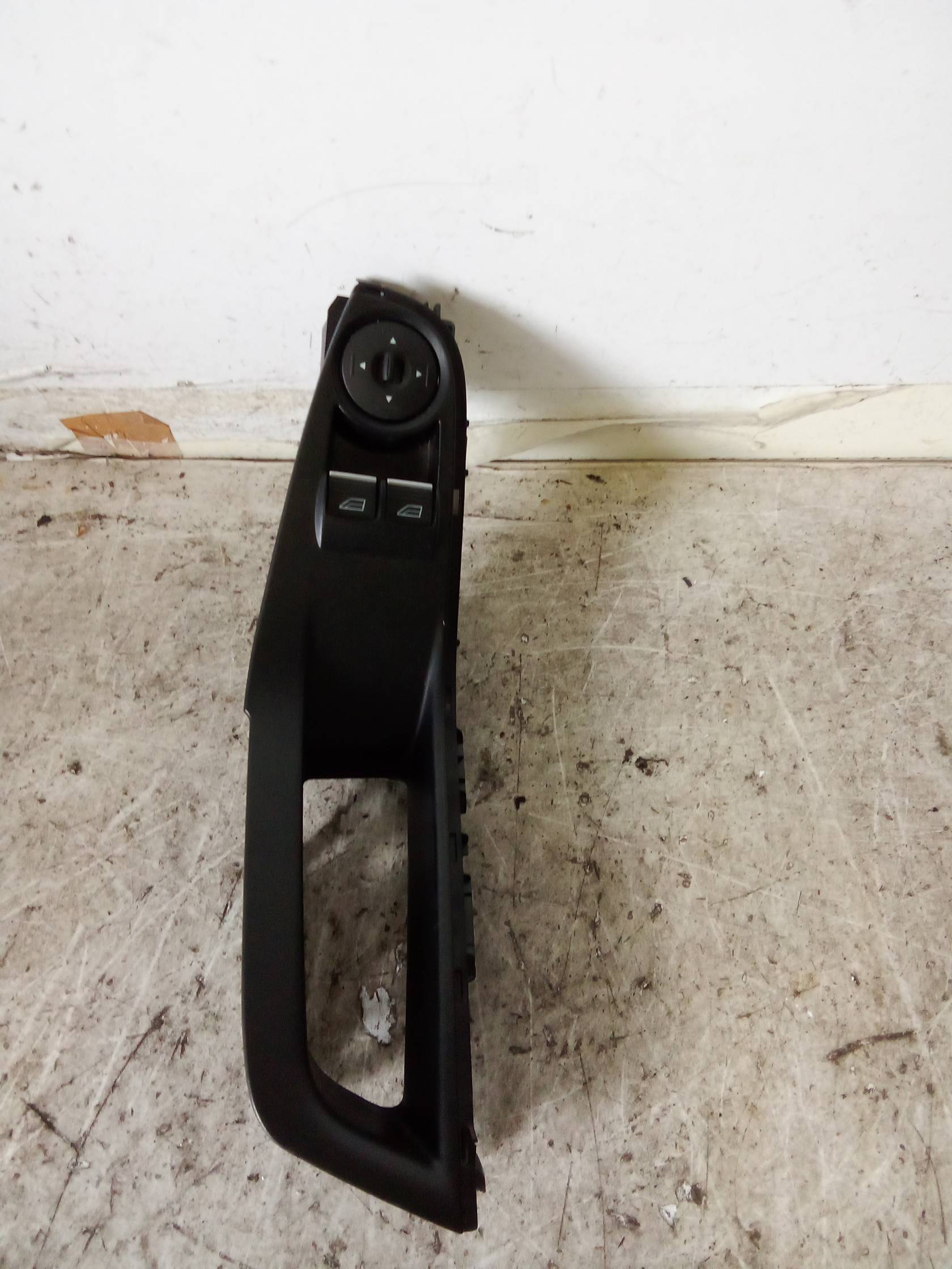 Interruttore alzacristalli porta ant. Interruttore alzacristalli porta ant.