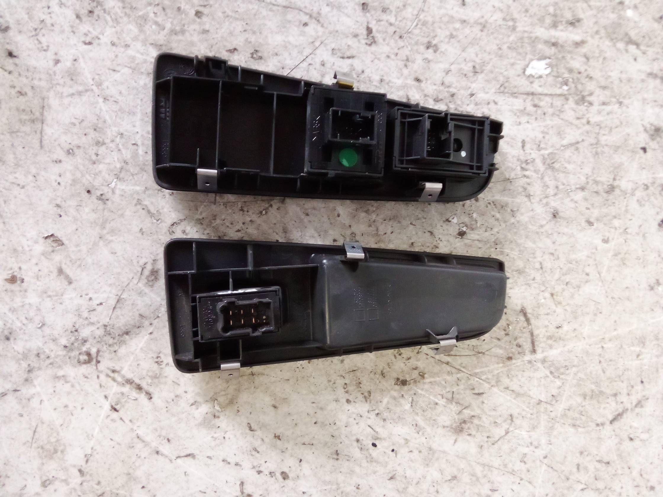 Interruttore alzacristalli porta ant. sx.