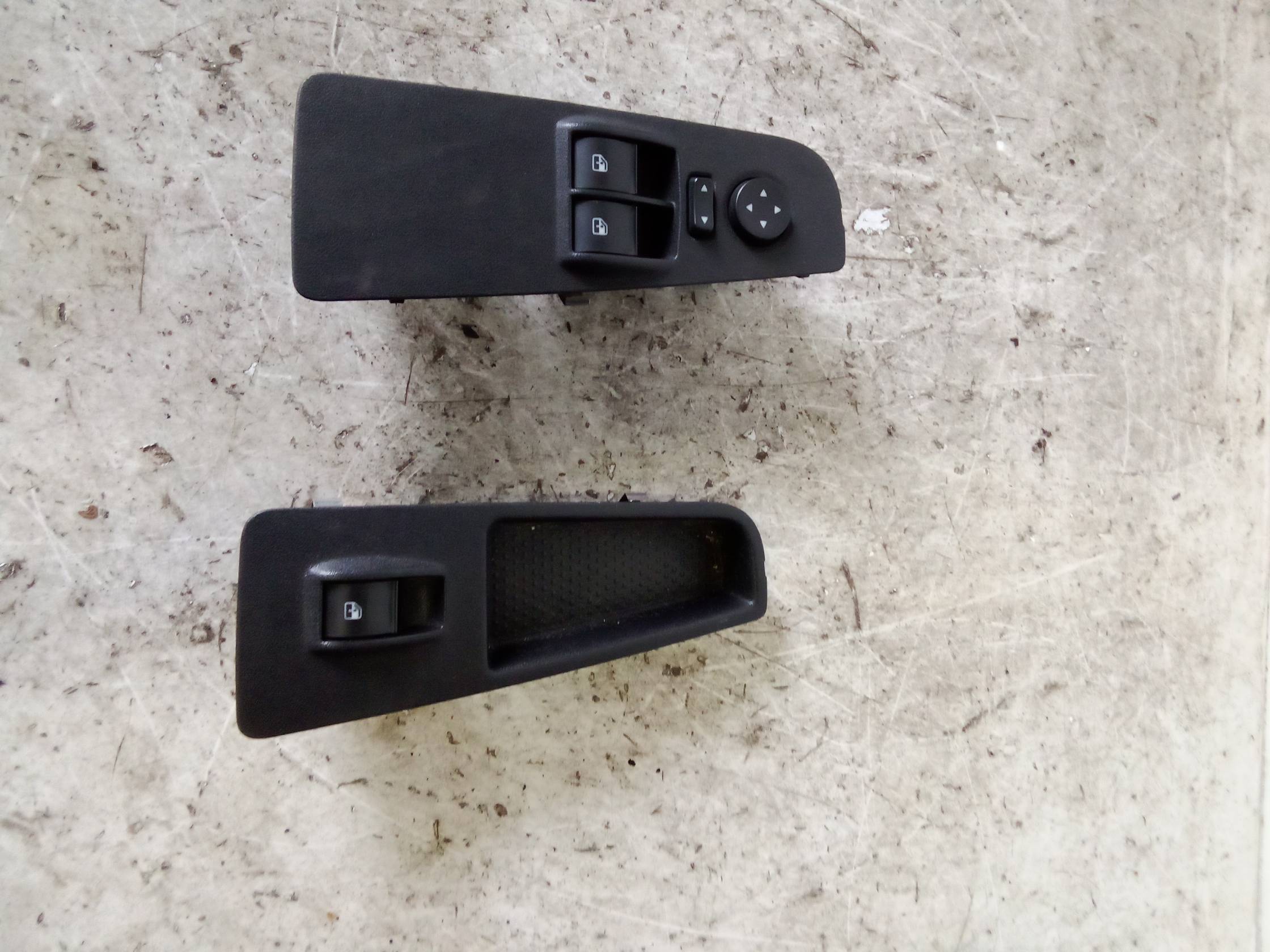 Interruttore alzacristalli porta ant. sx.