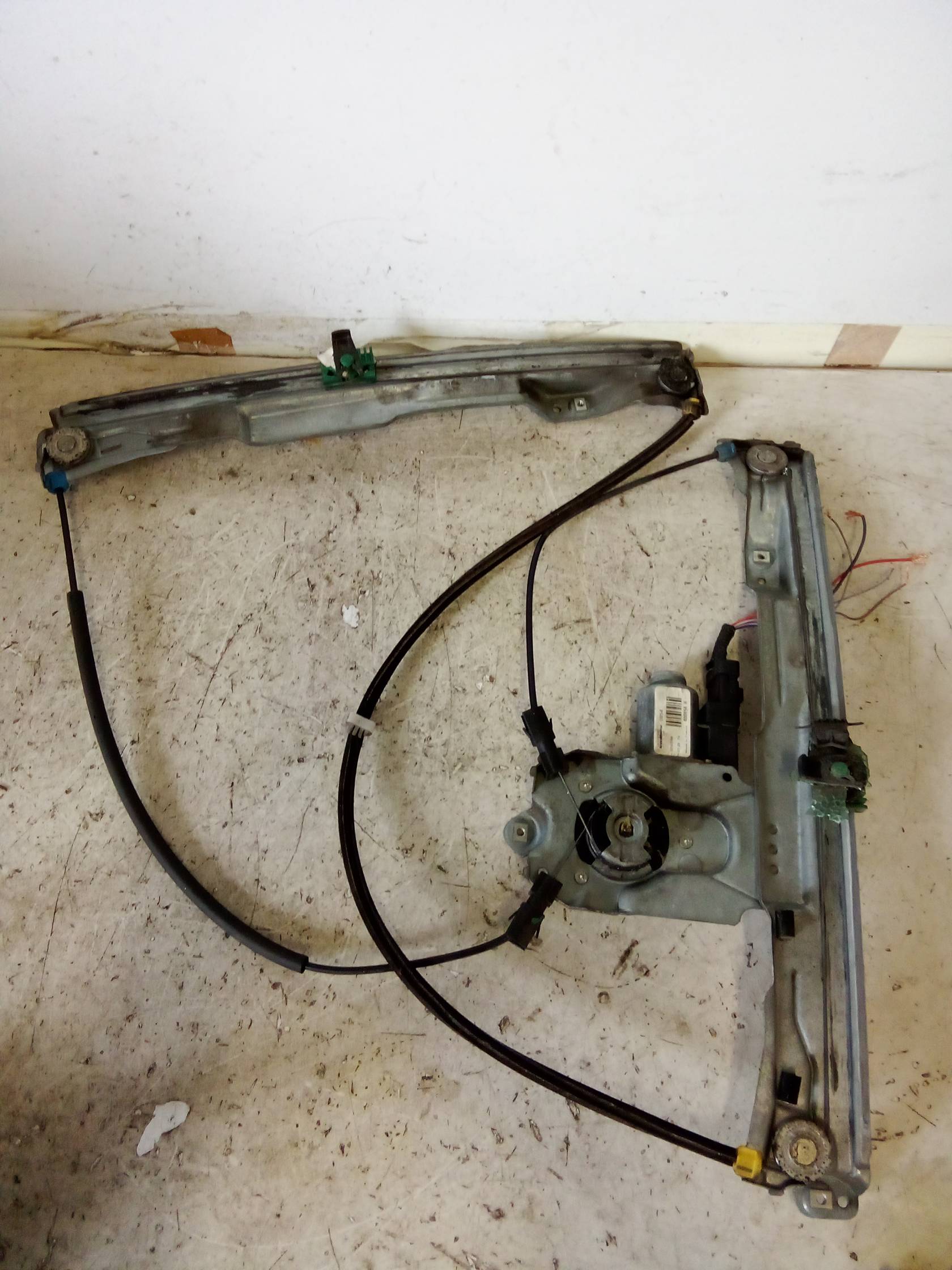 Alzacristallo elettr. porta ant. sx.