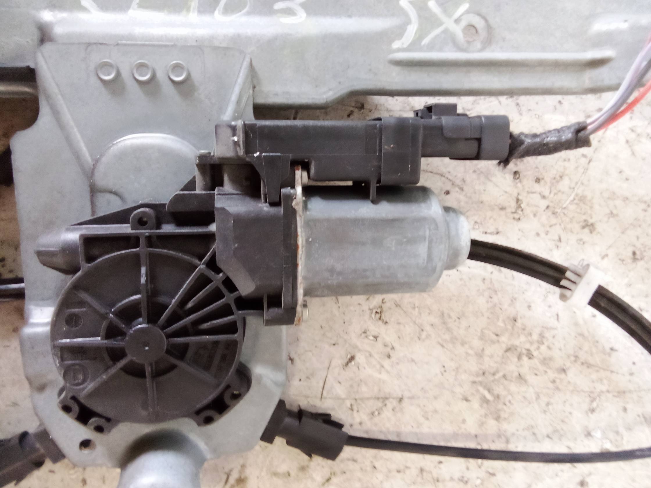 Alzacristallo elettr. porta ant. sx.