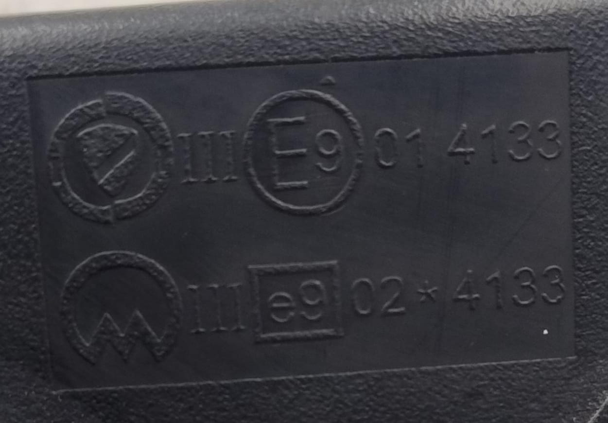 Specchietto retrovisore dx.