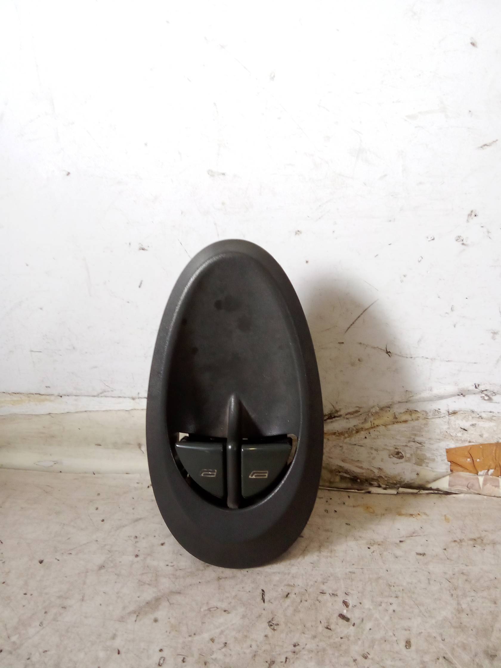 Blocco comandi alzacristalli sx.