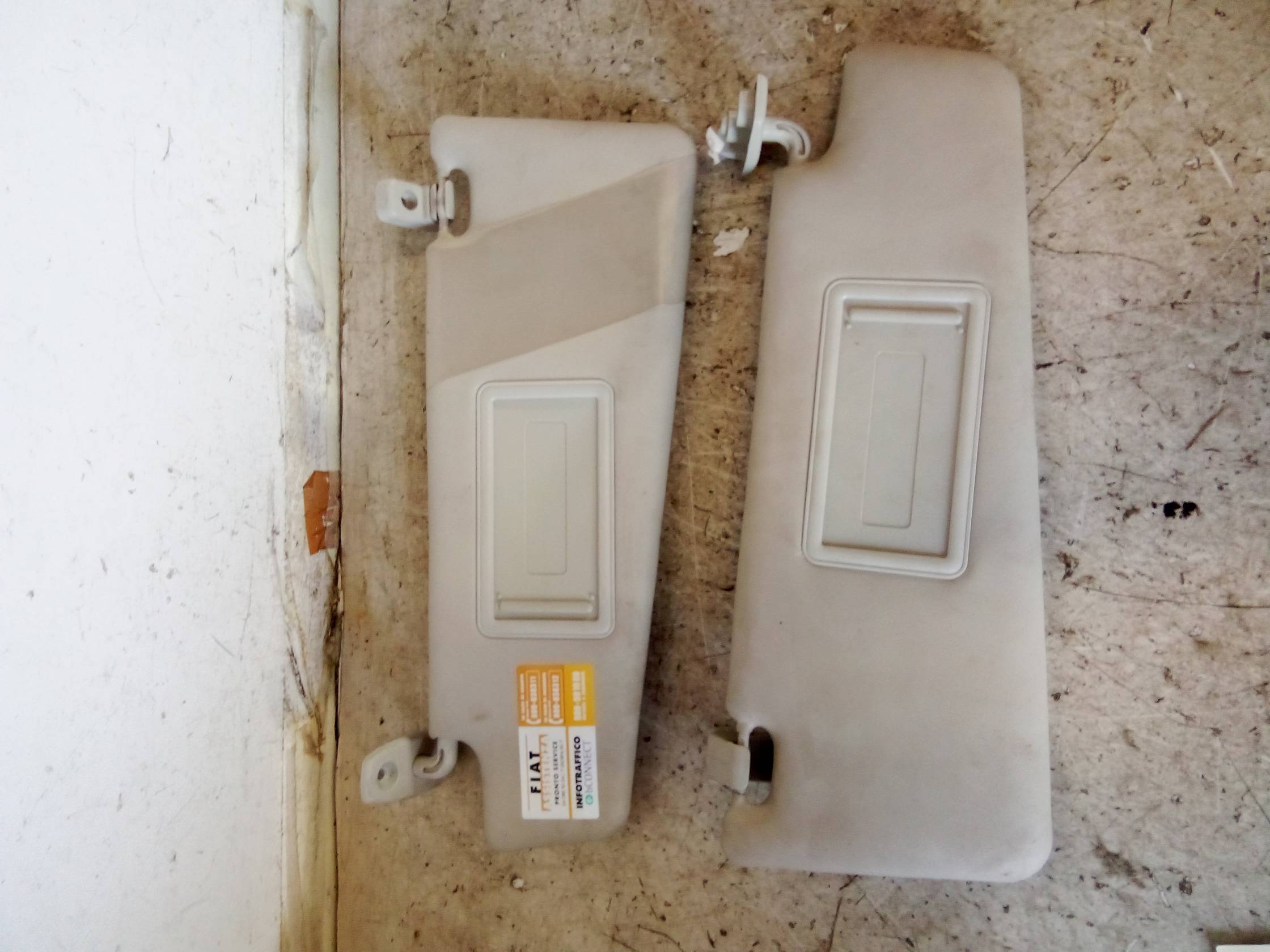 Aletta parasole parabrezza sx.