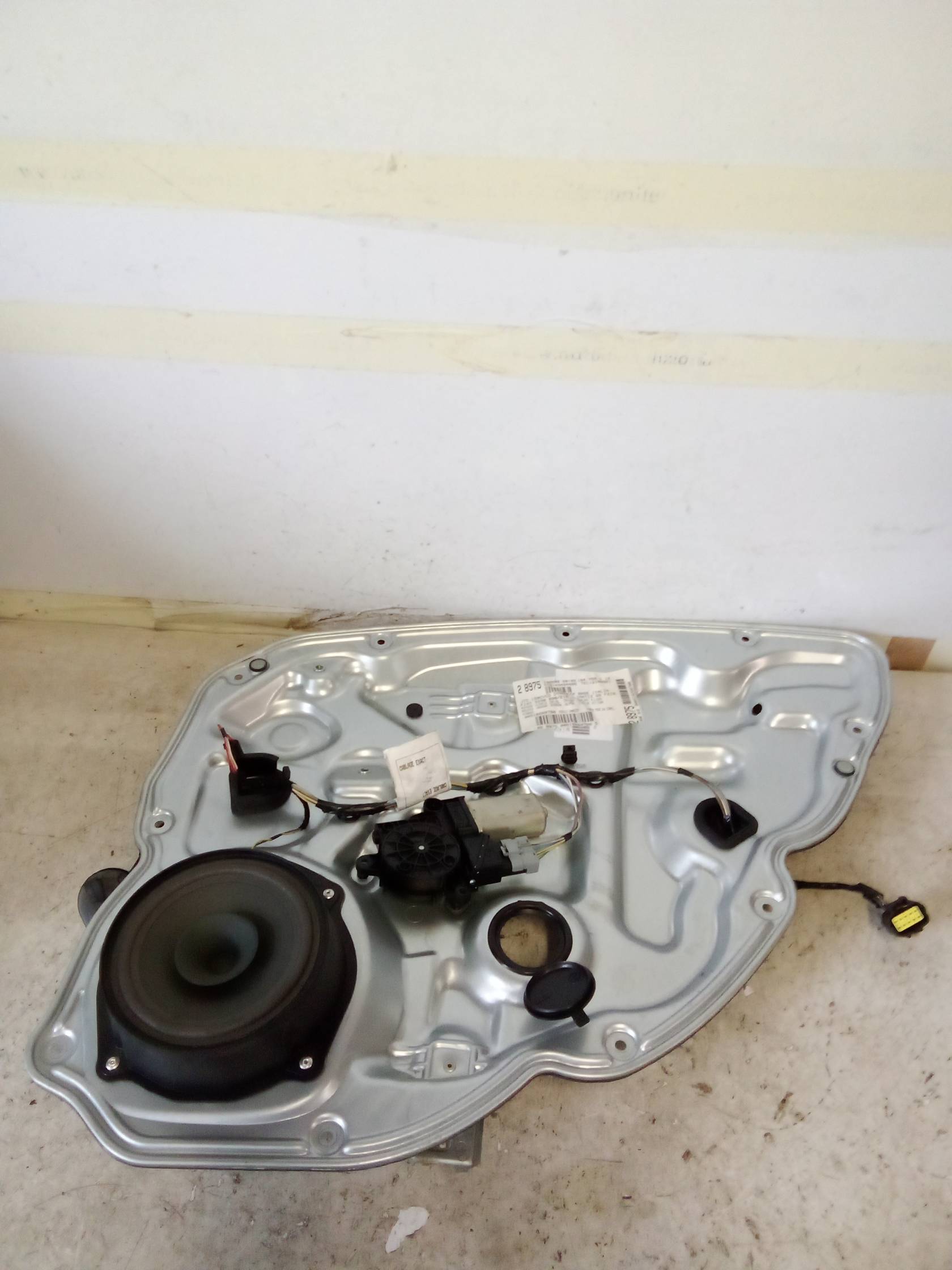 Alzacristallo elettr. porta post. con motorino dx.