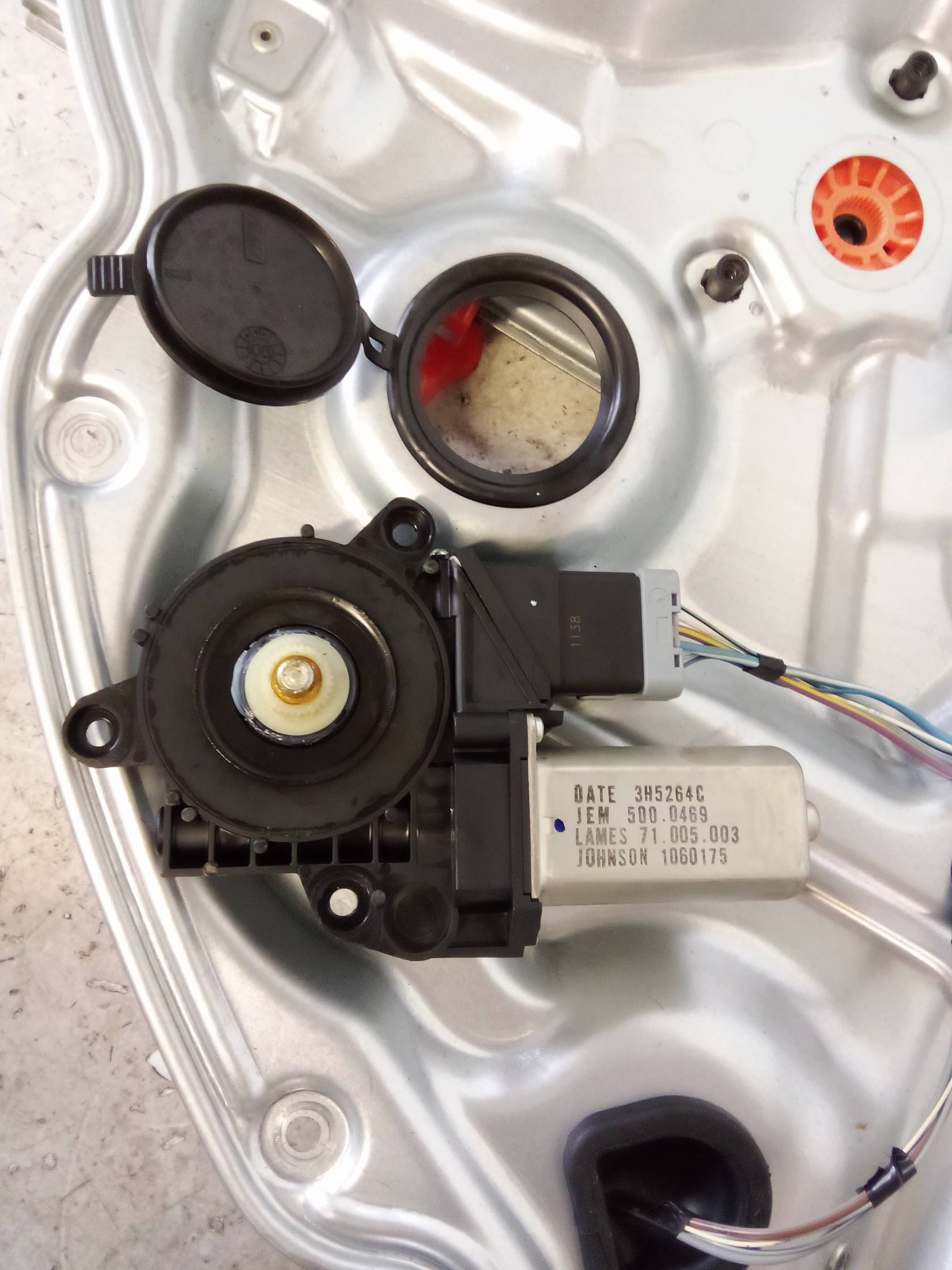 Alzacristallo elettr. porta post. con motorino dx.