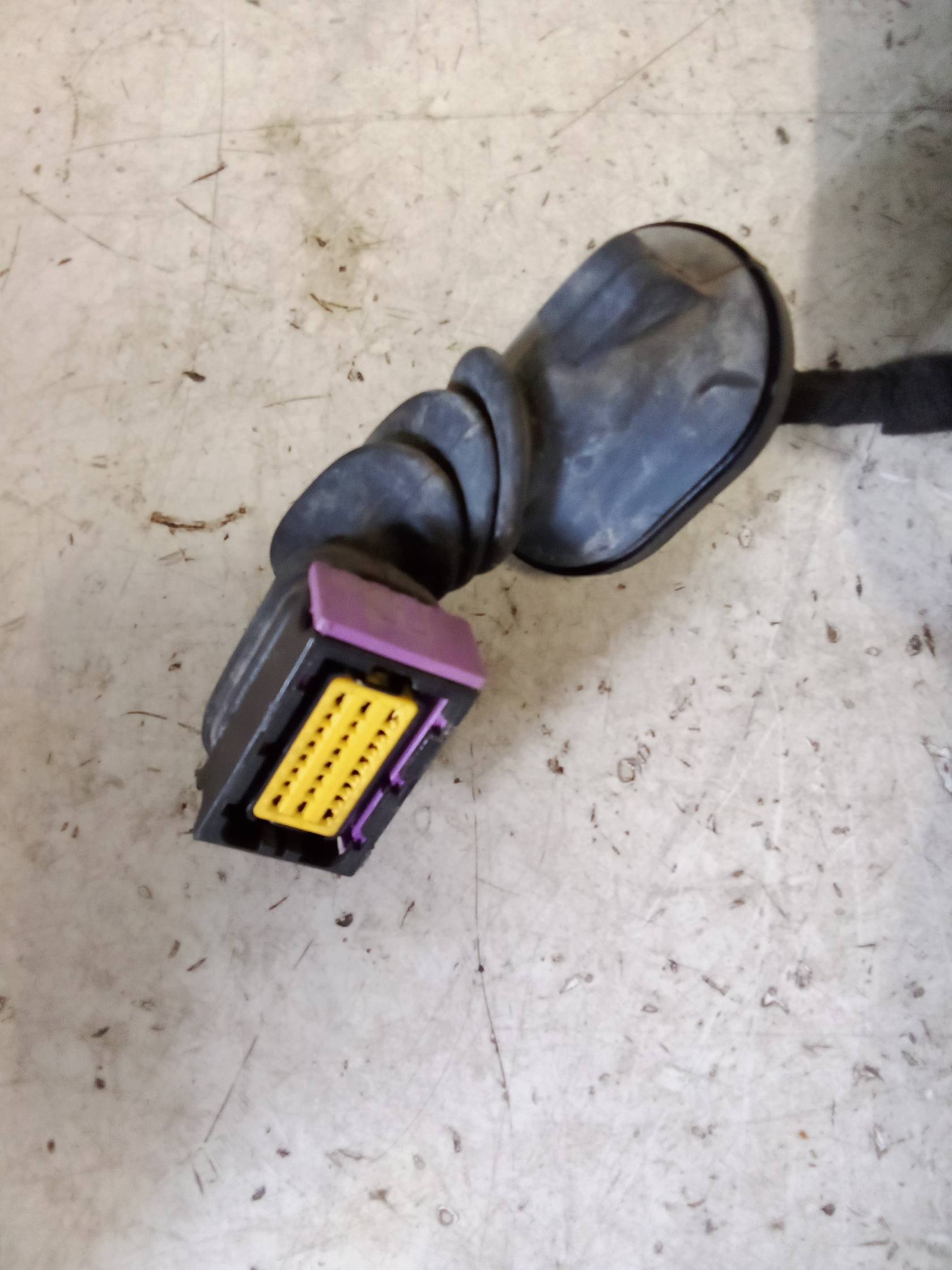 Alzacristallo elettr. porta post. con motorino dx.