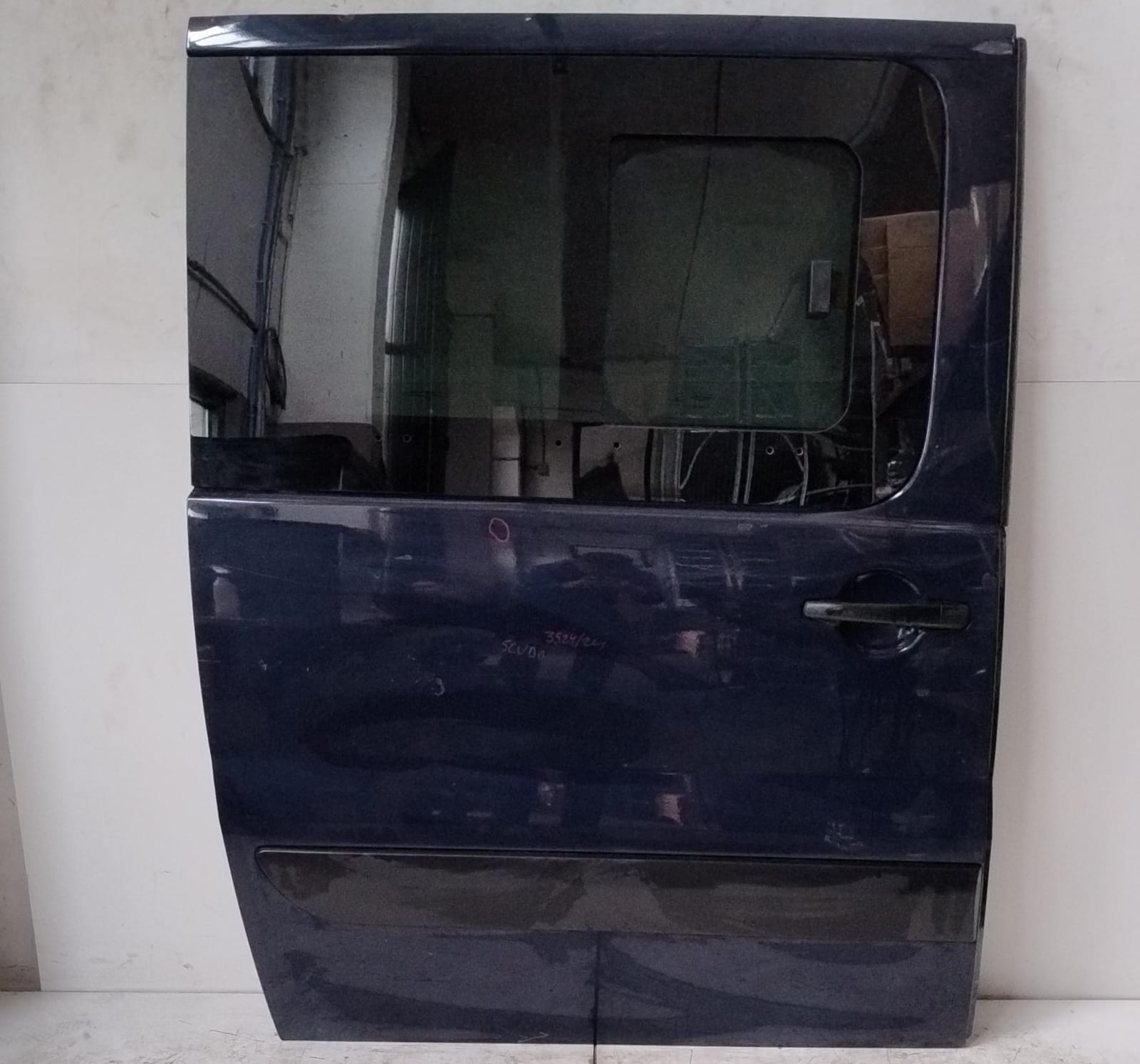 Porta Laterale Scorrevole dx. Porta Laterale Scorrevole dx.