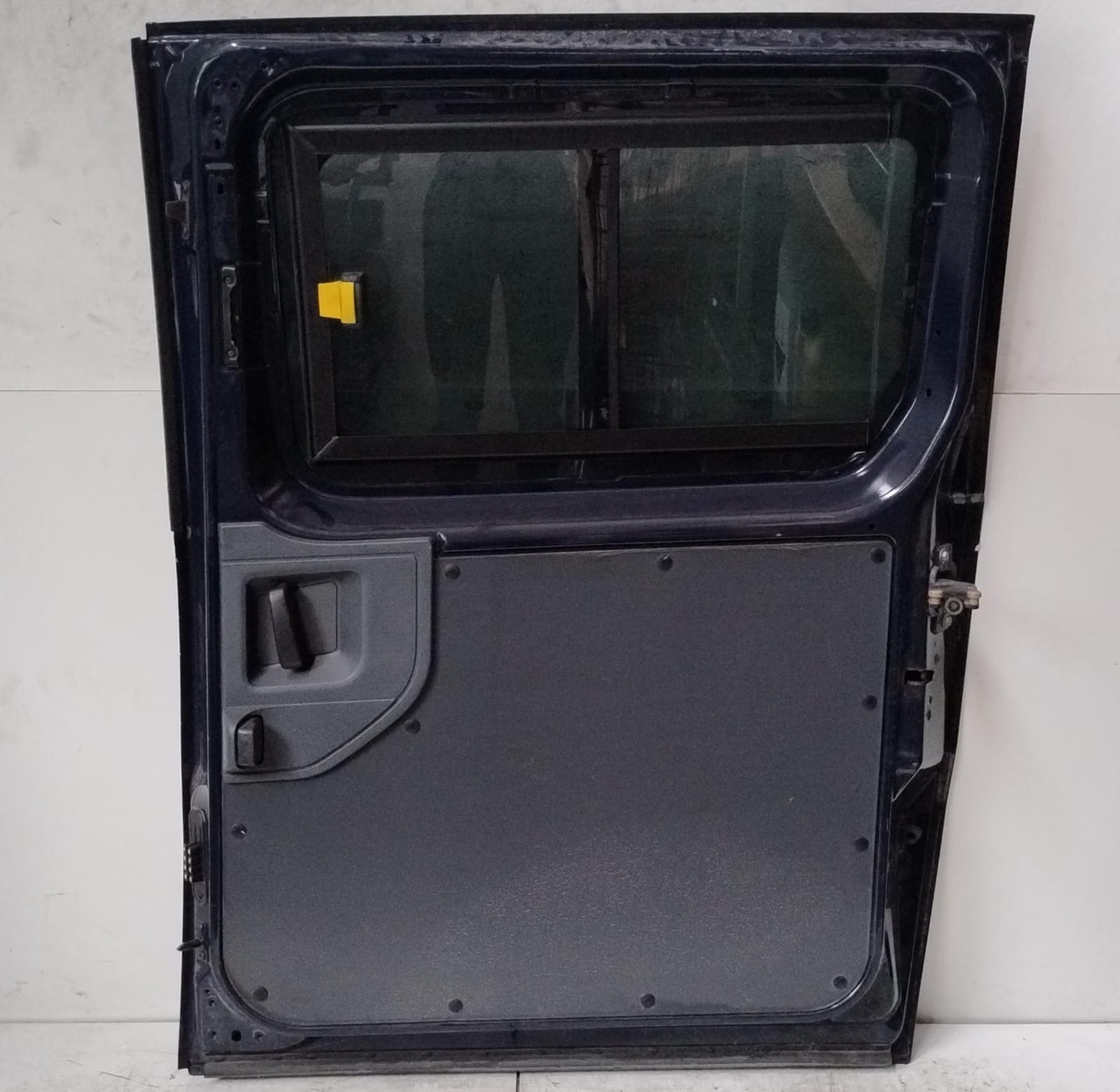 Porta Laterale Scorrevole dx. Porta Laterale Scorrevole dx.