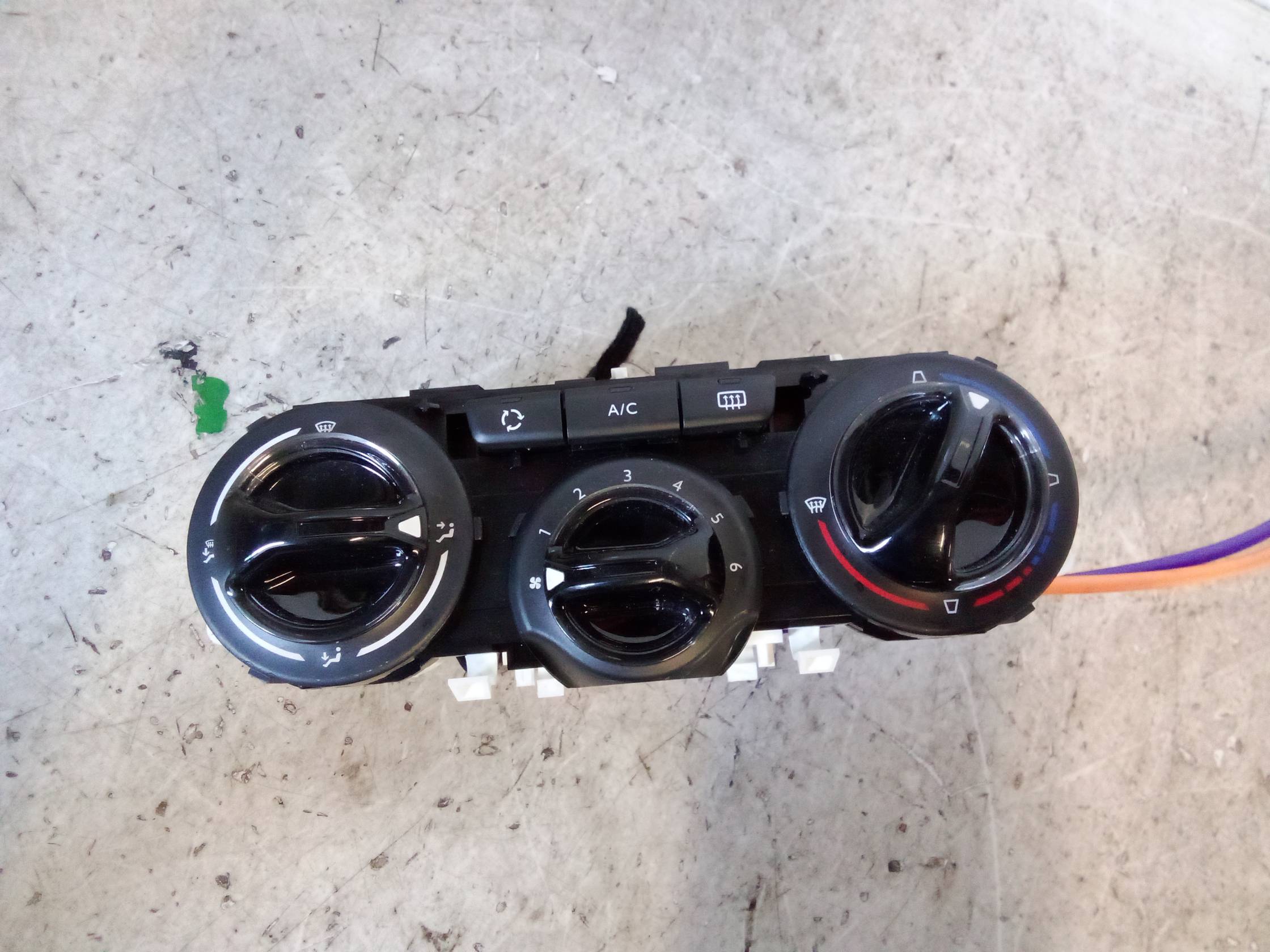 Blocco comando climatizzazione Blocco comando climatizzazione