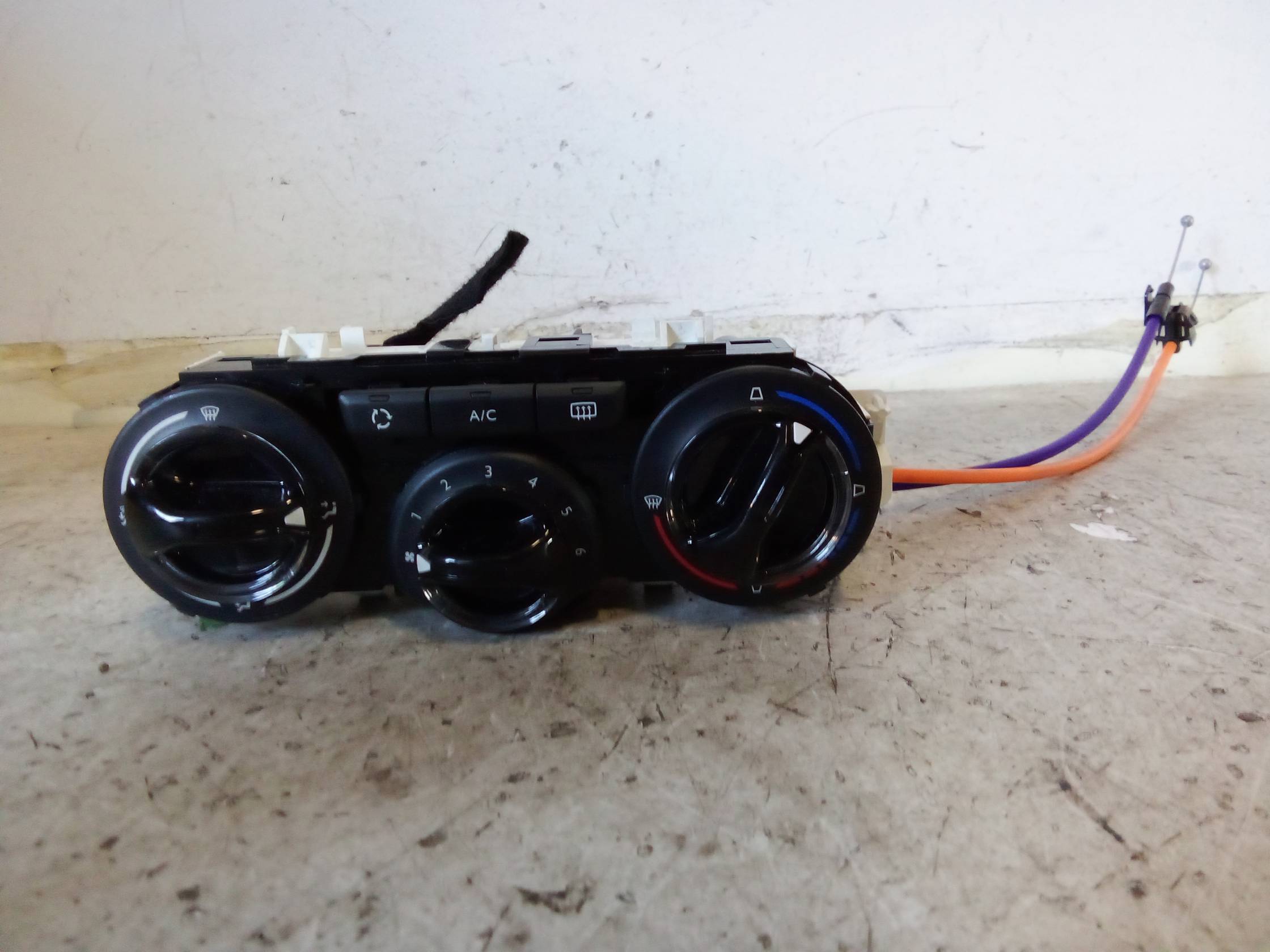 Blocco comando climatizzazione Blocco comando climatizzazione