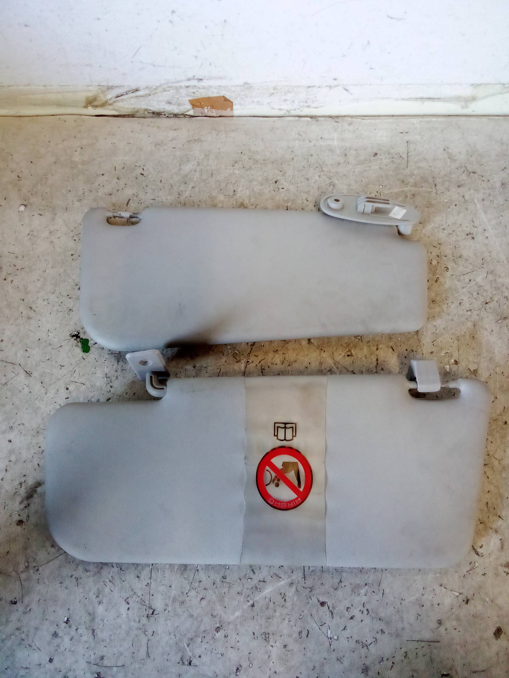 Aletta parasole parabrezza dx.