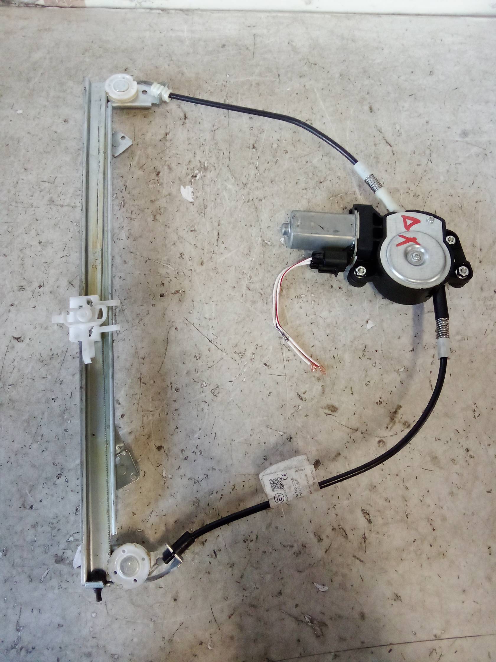 Alzacristallo elettr. porta ant. con motorino dx.