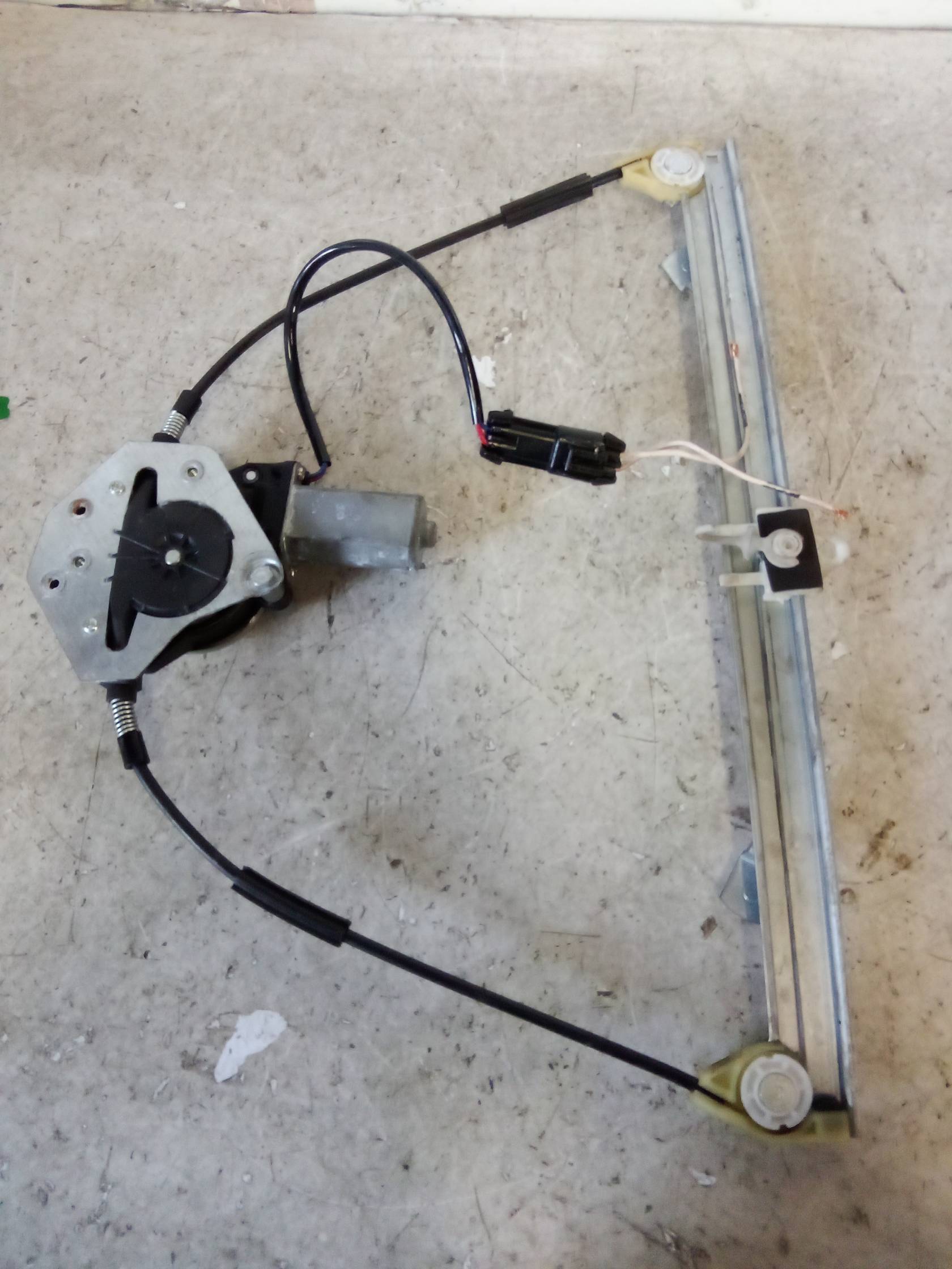 Alzacristallo elettr. porta ant. con motorino sx.