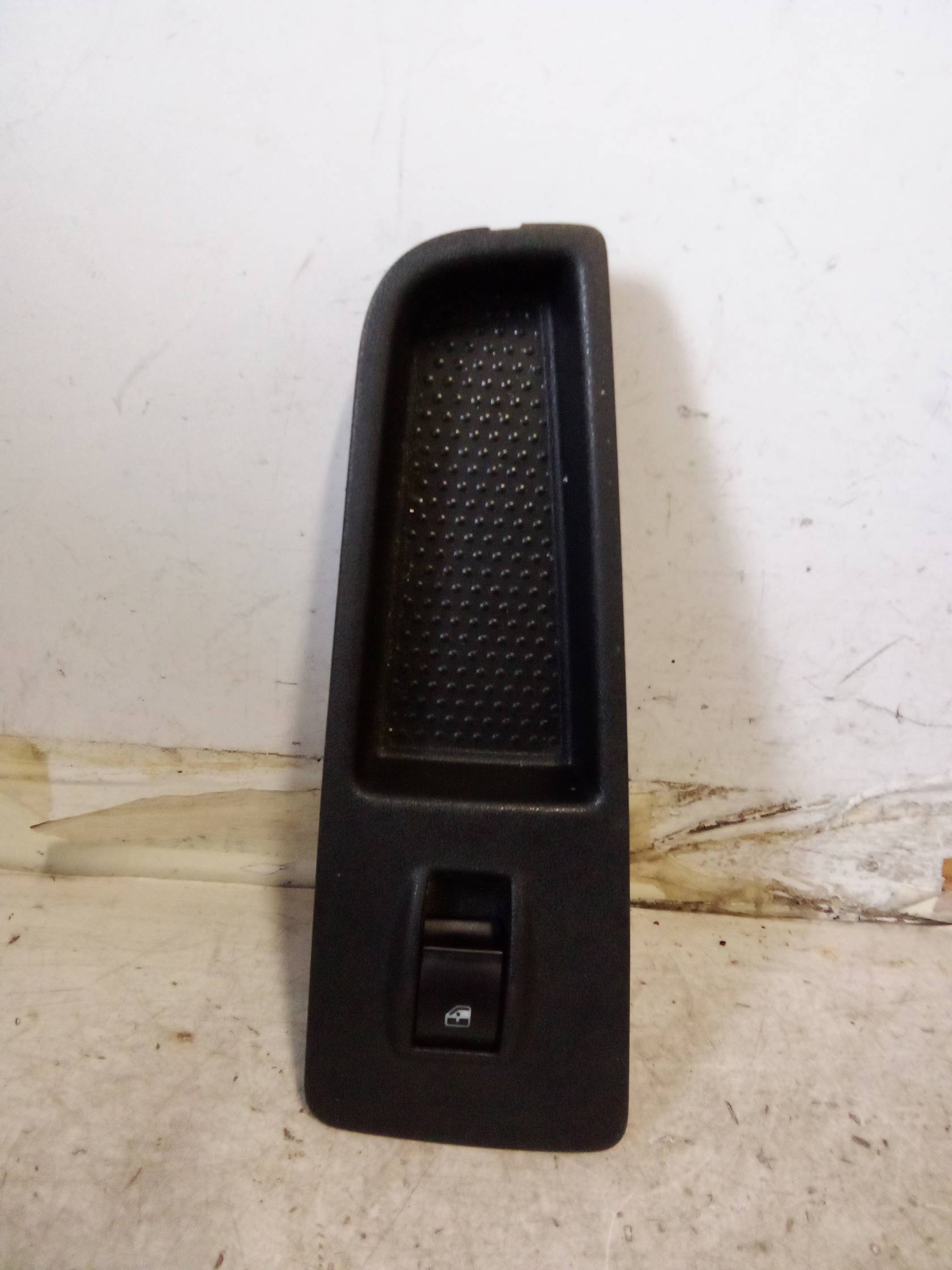 Interruttore alzacristalli porta ant.