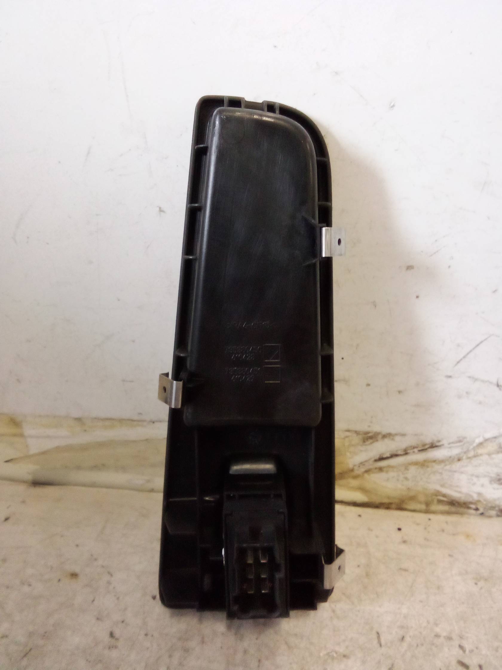 Interruttore alzacristalli porta ant.