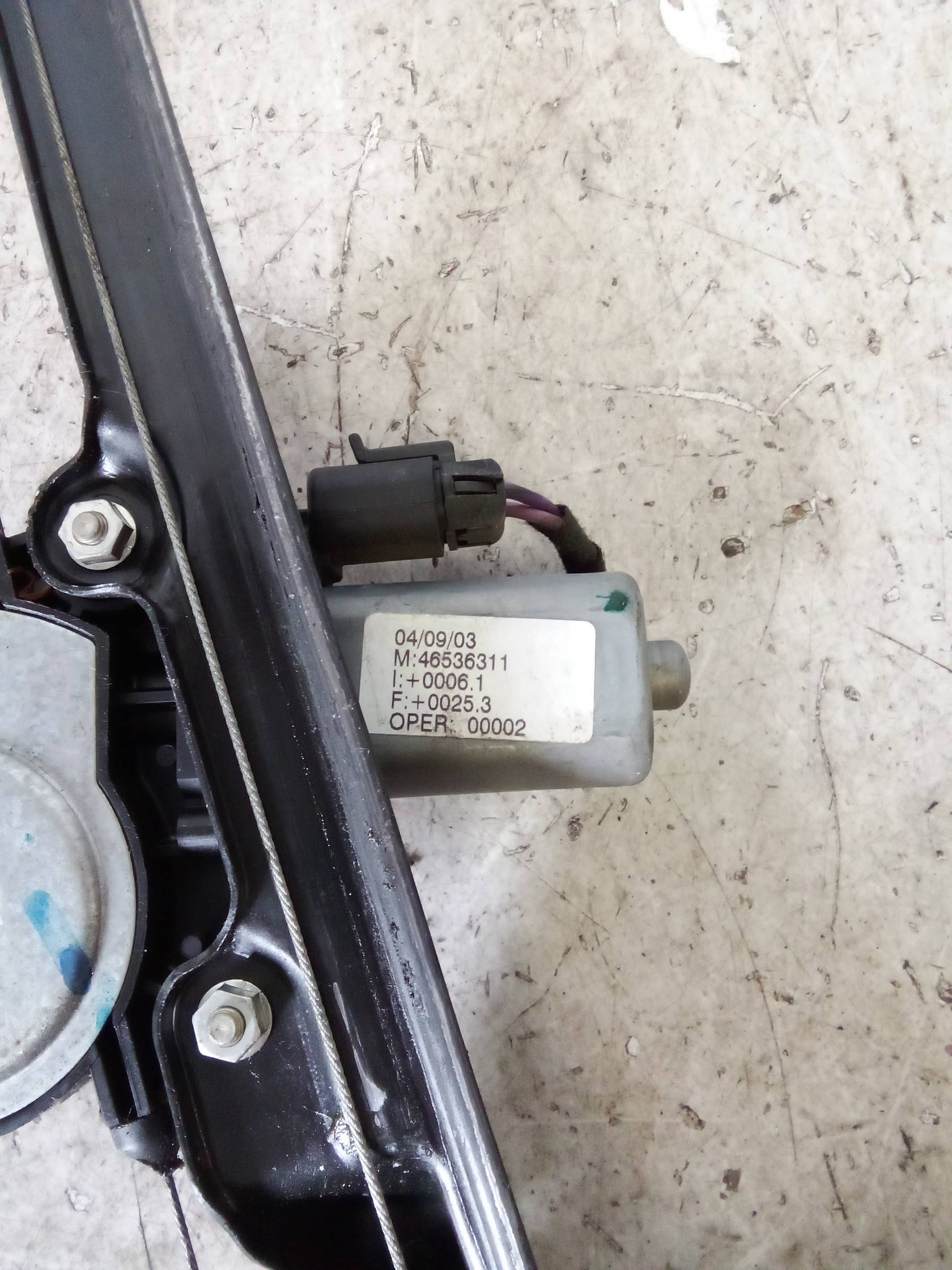 Alzacristallo elettr. porta ant. con motorino dx.