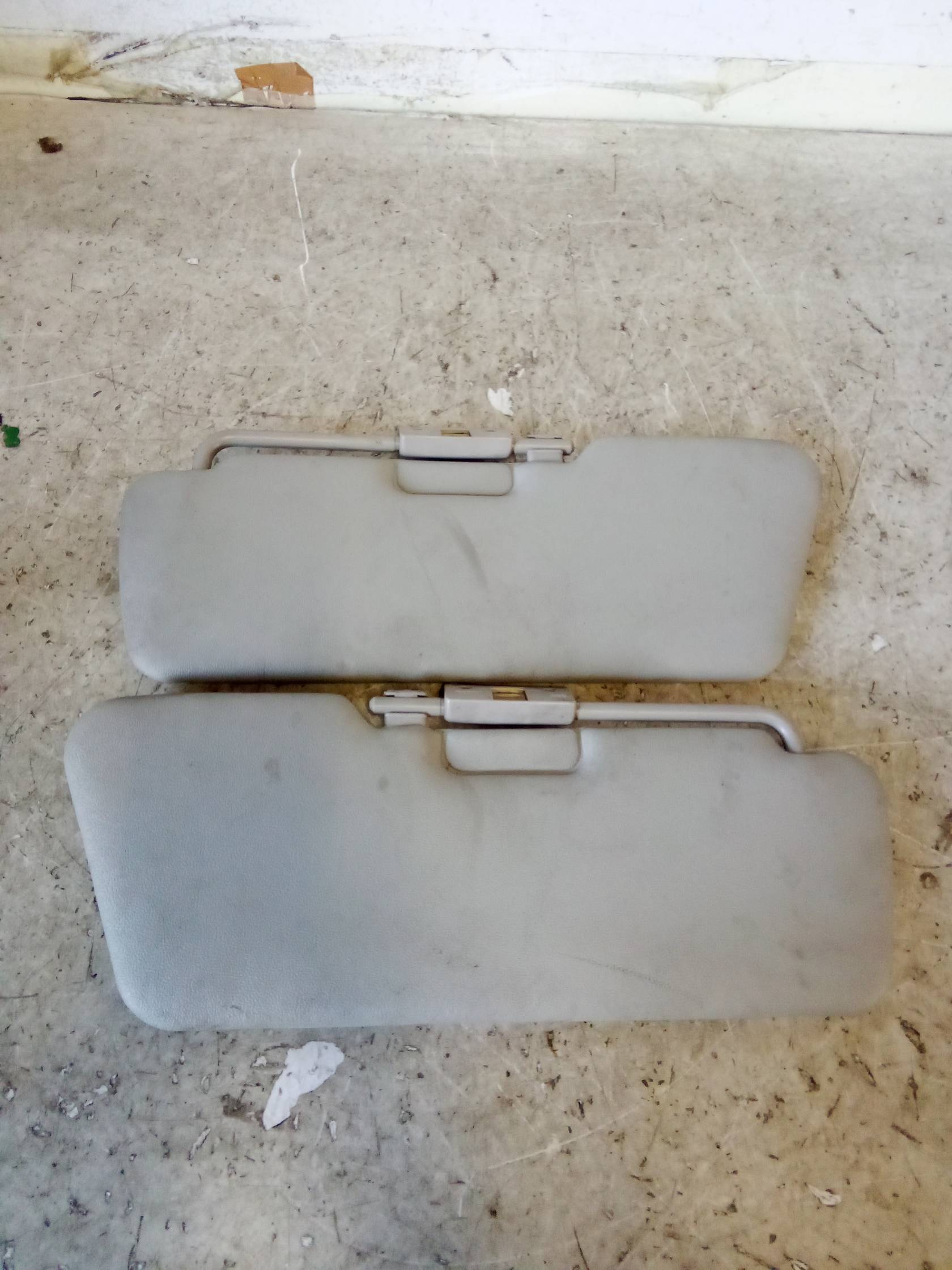 Aletta parasole parabrezza sx.