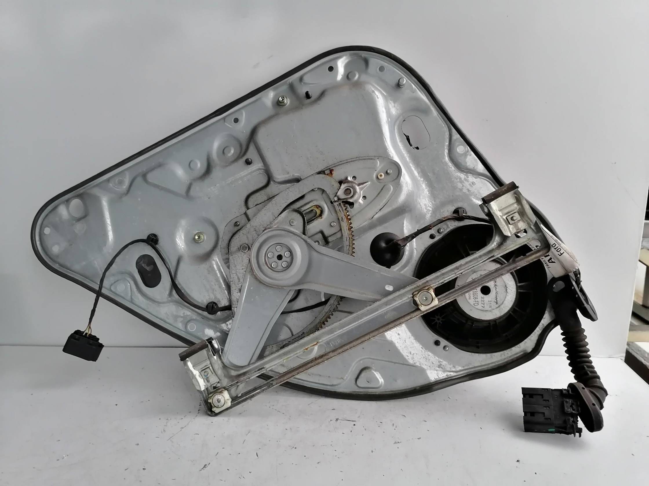 Alzacristallo elettr. porta post. dx.