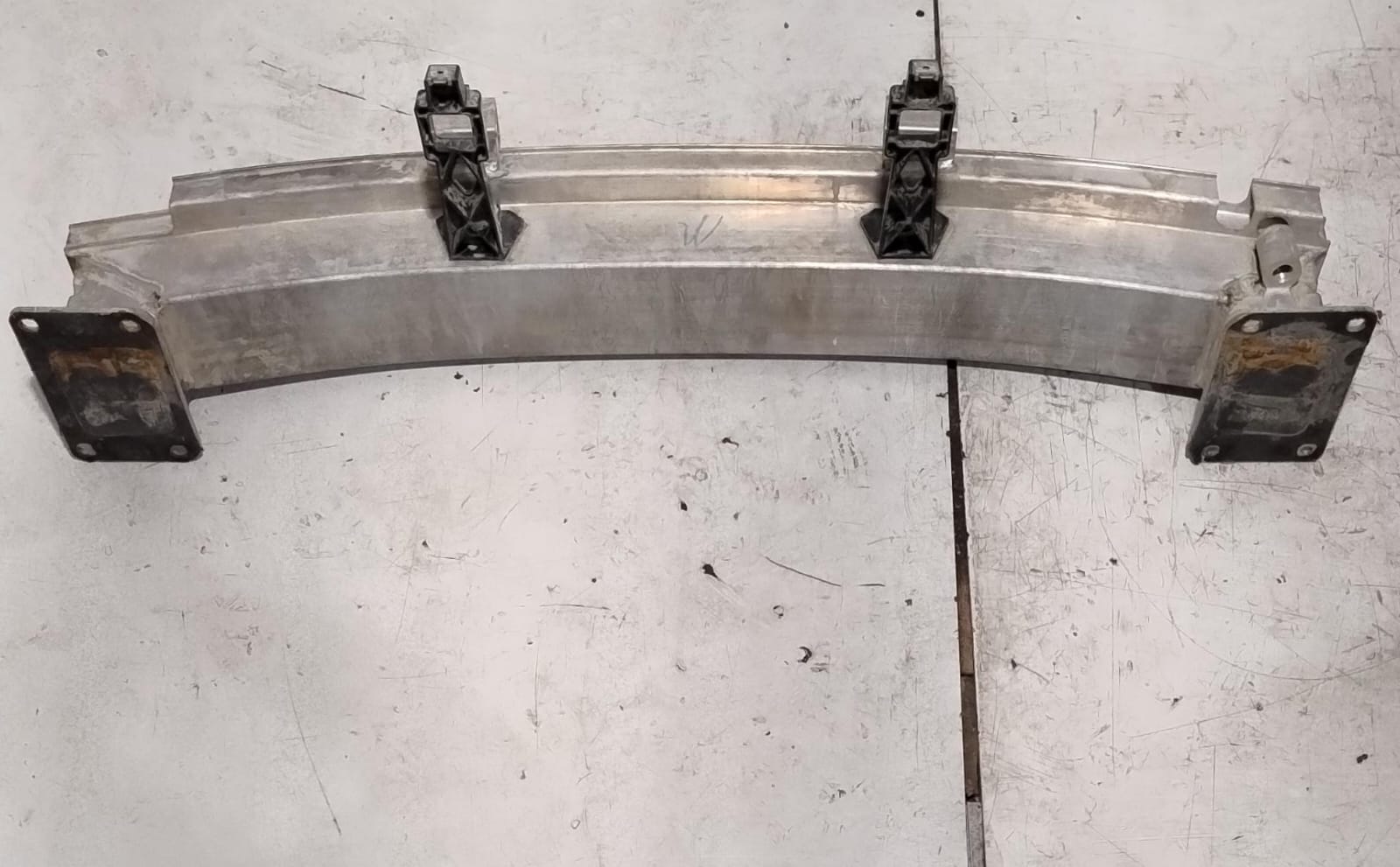 Traversa paraurti ant.