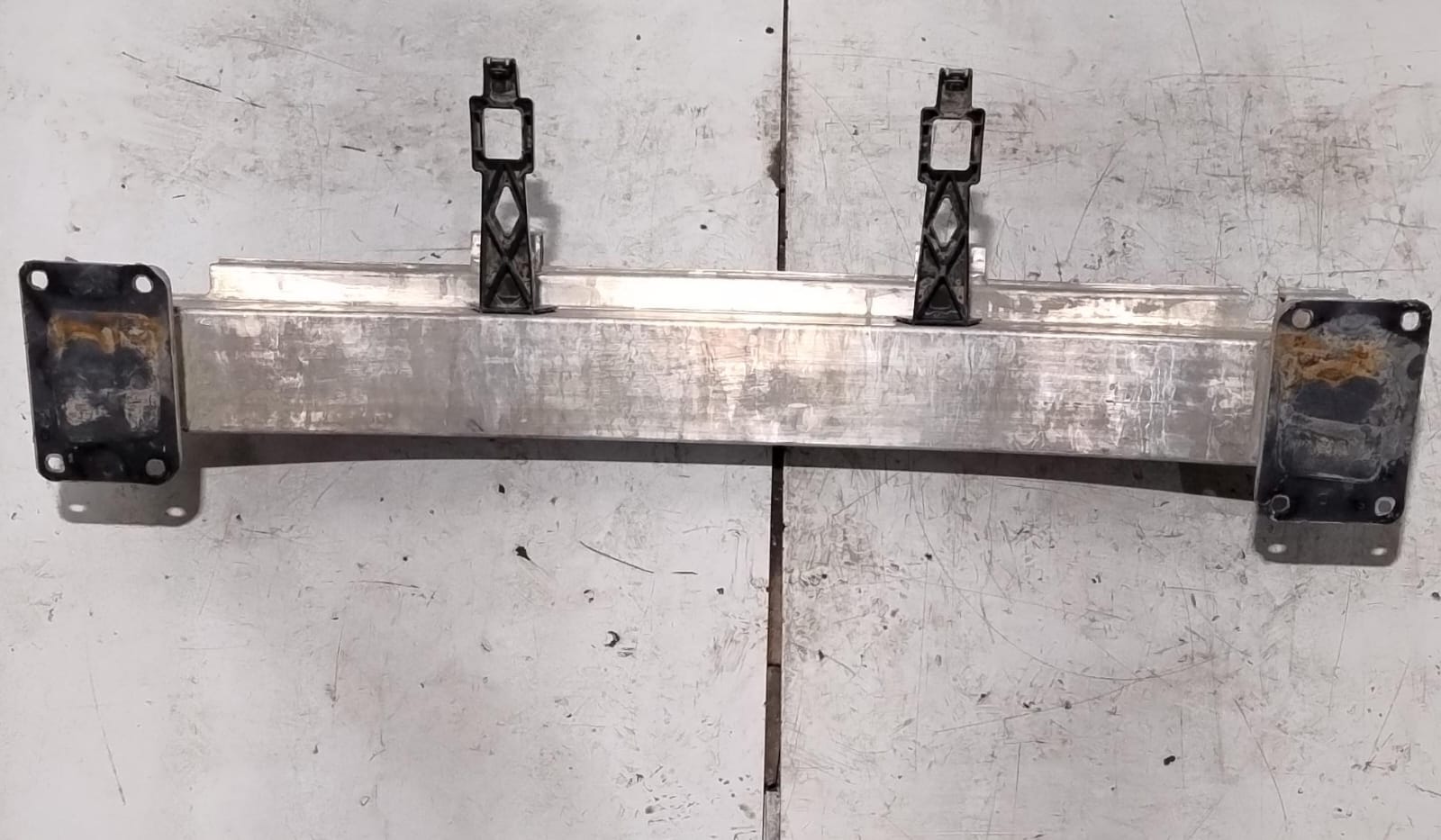 Traversa paraurti ant.