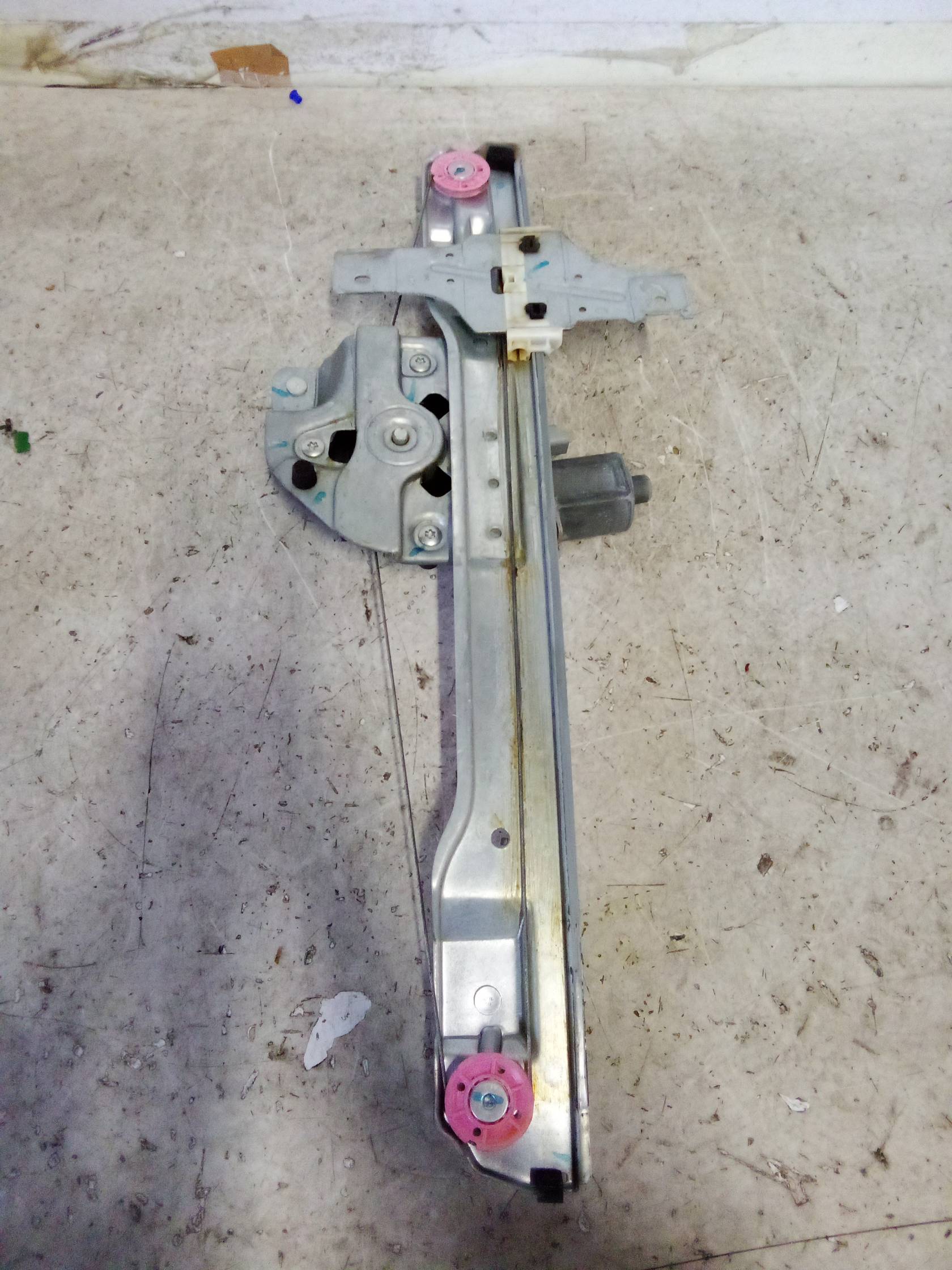 Alzacristallo elettr. porta ant. dx.