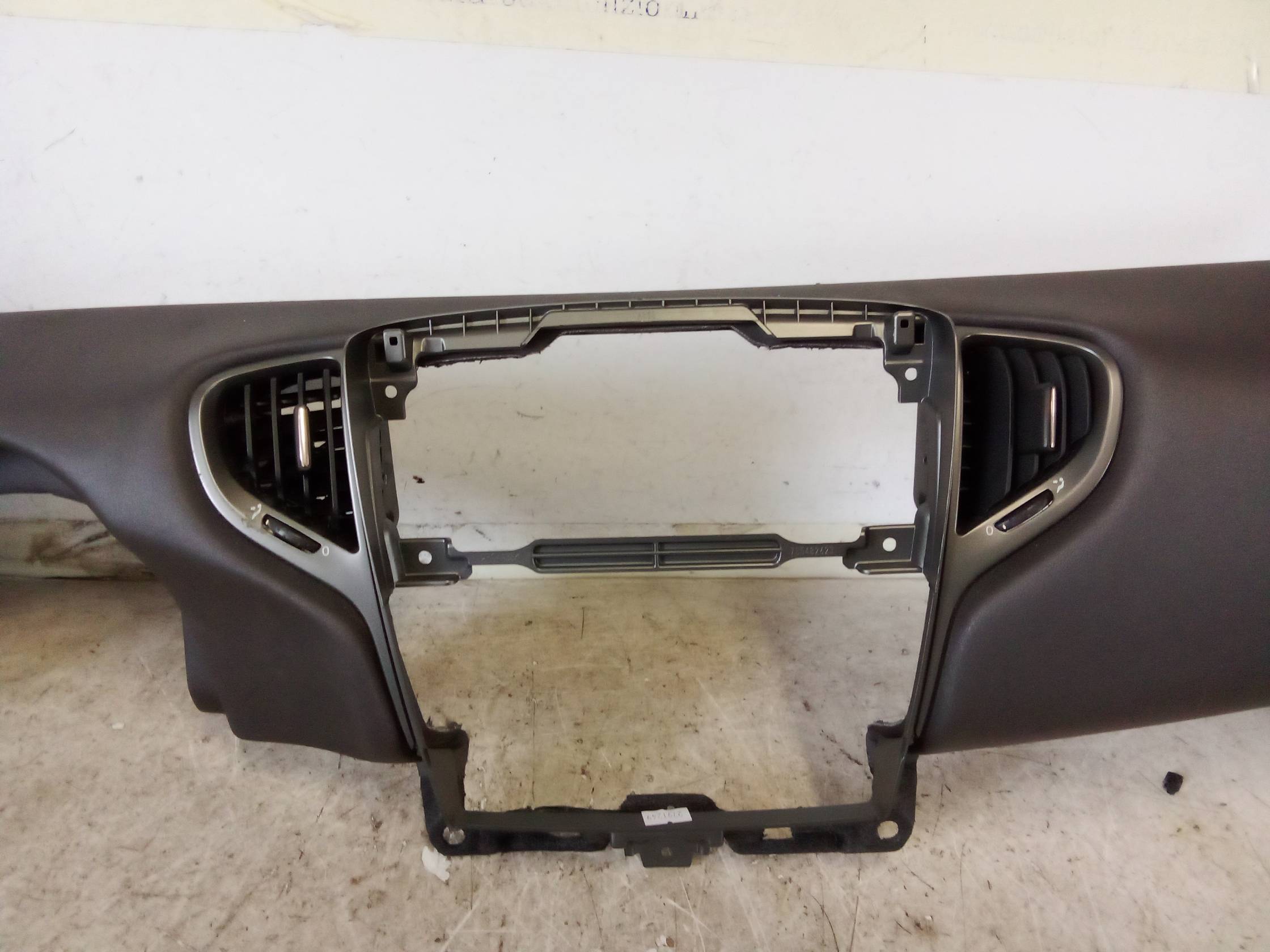 Bocchetta aria lat. cruscotto dx.