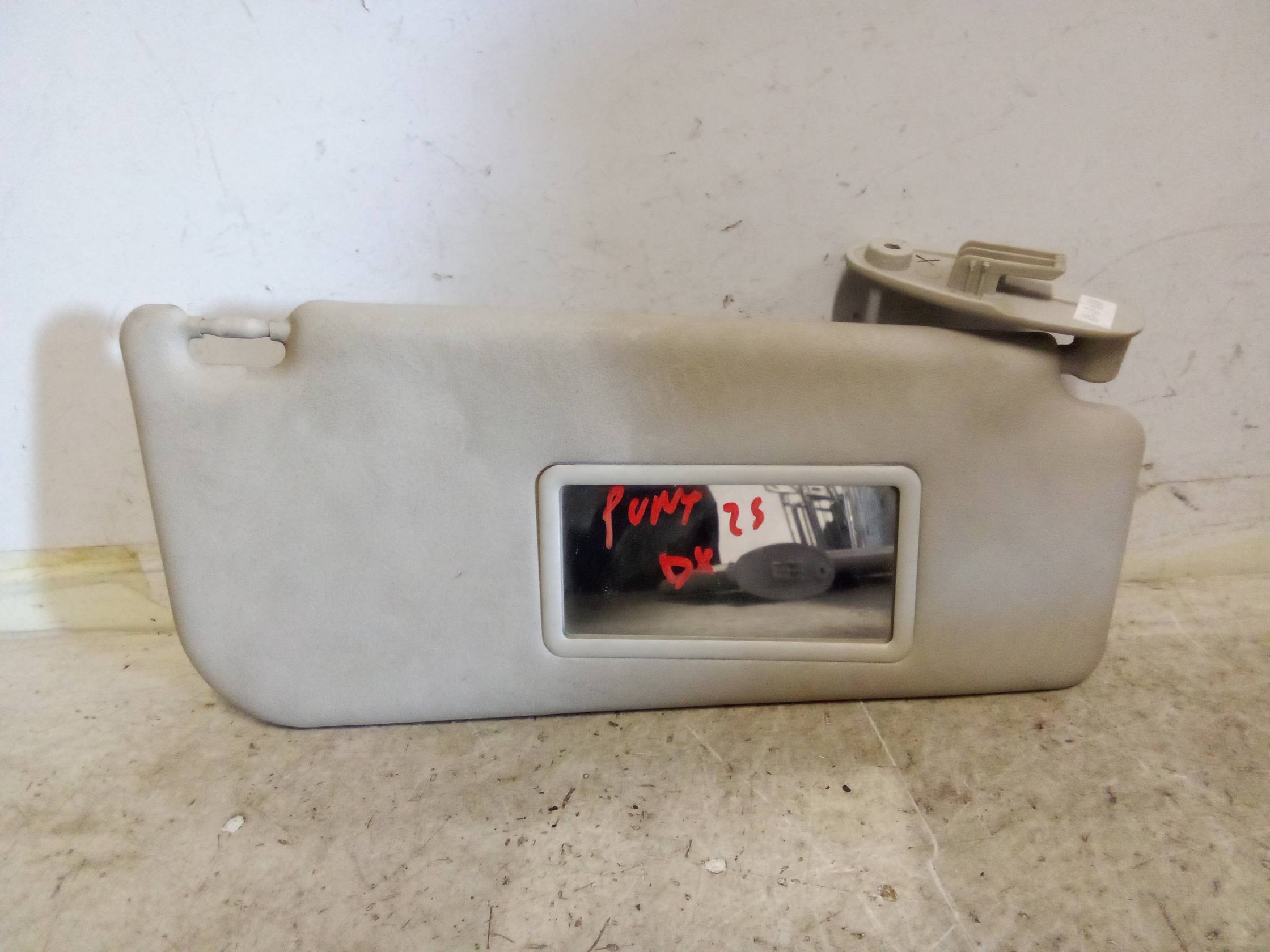 Aletta parasole parabrezza dx.