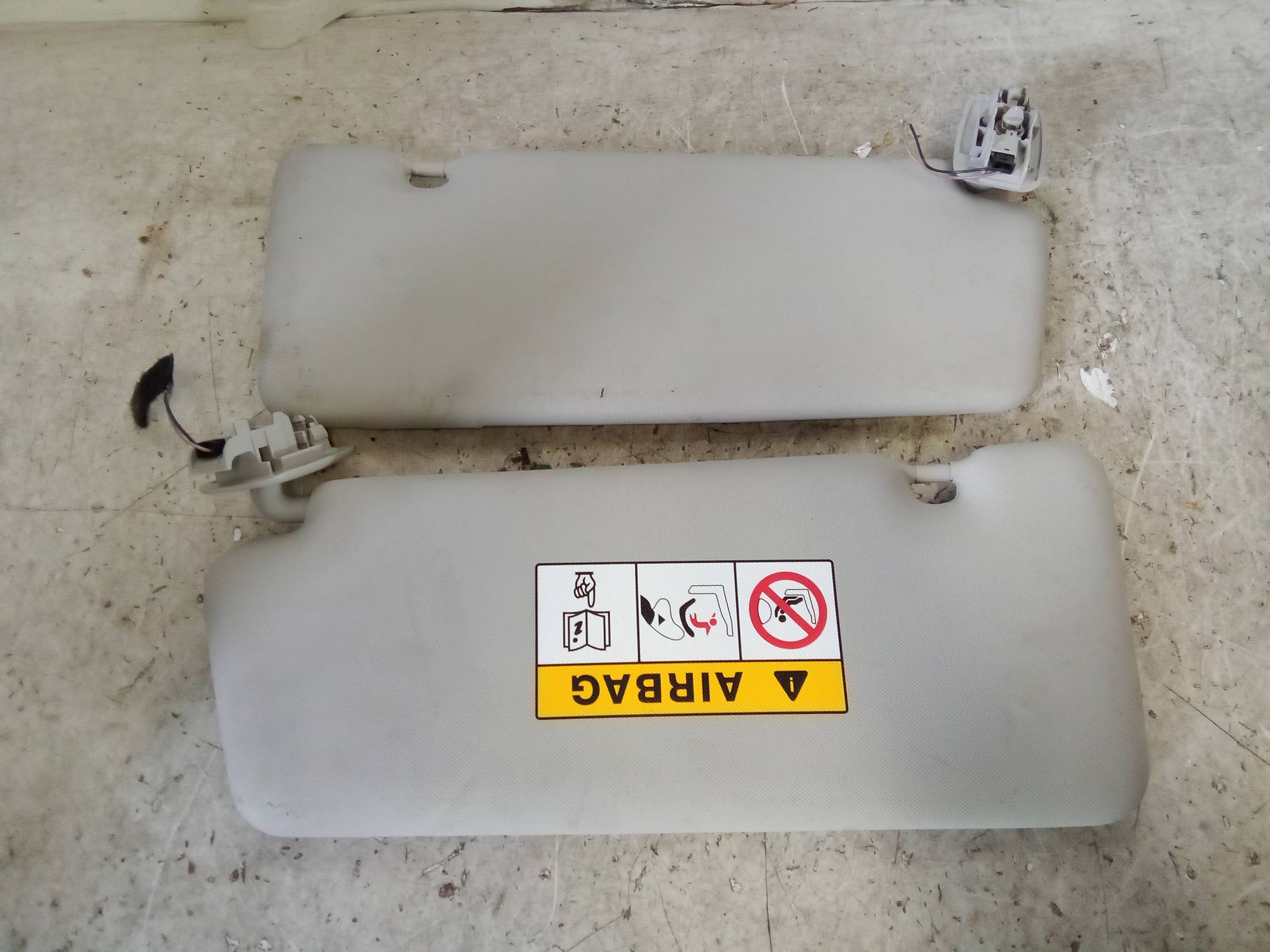 Aletta parasole parabrezza dx.