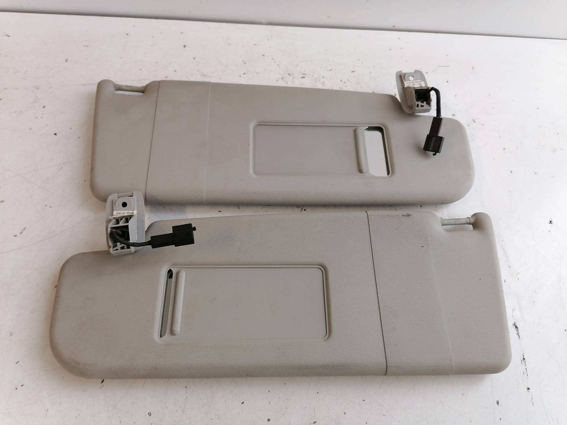 Aletta parasole parabrezza sx.