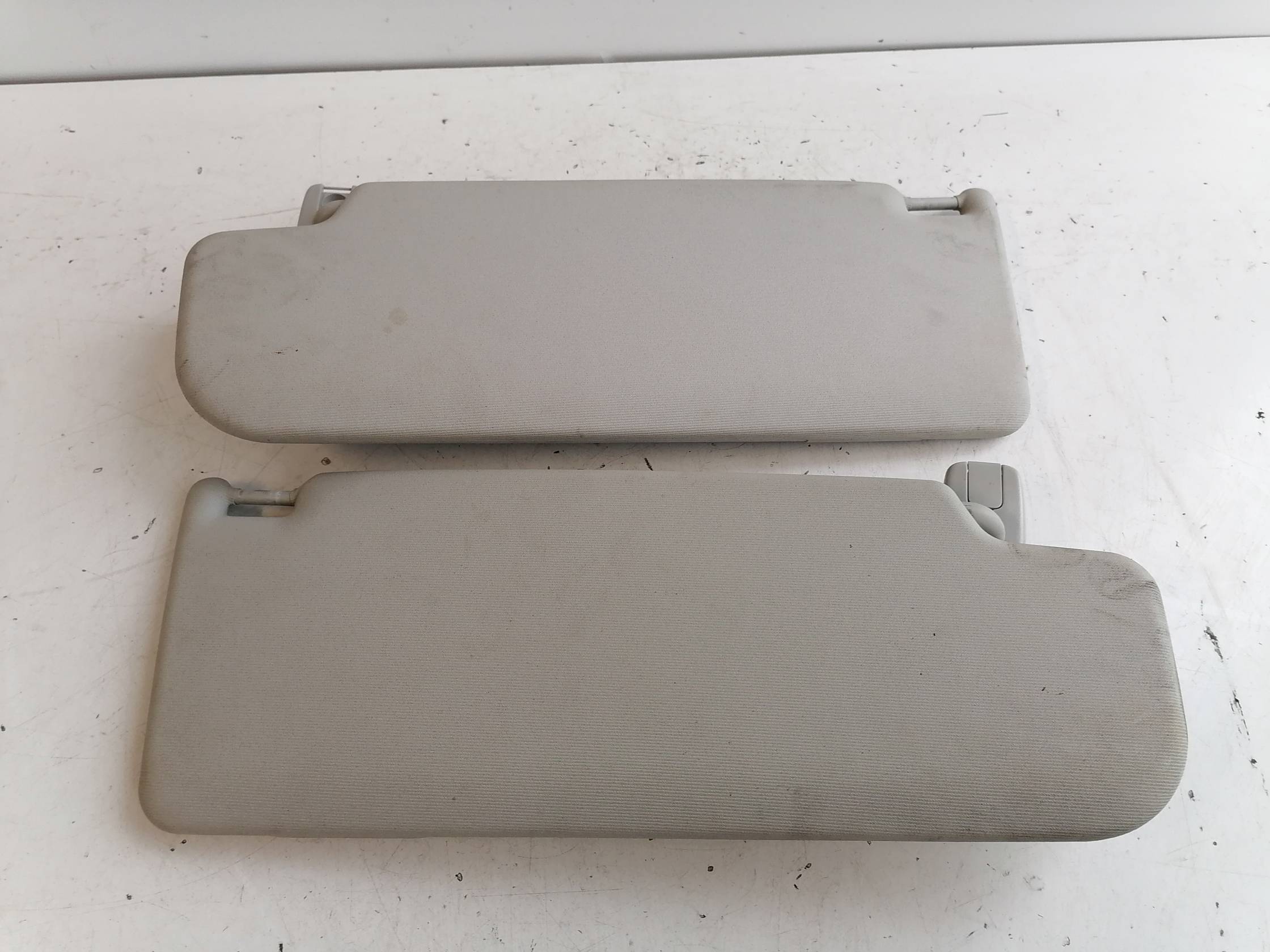 Aletta parasole parabrezza sx.