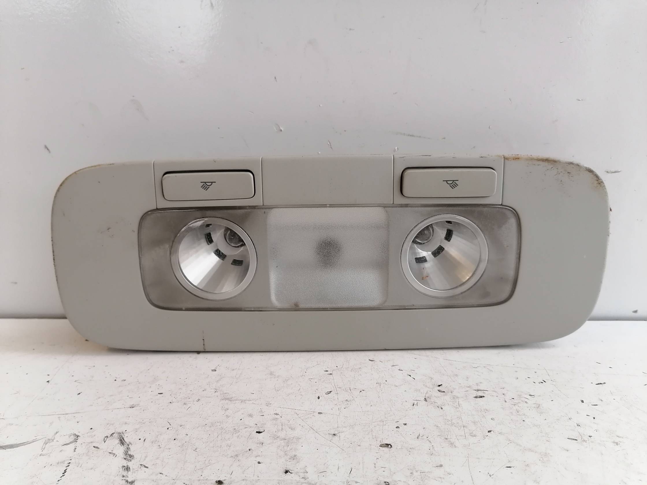 Luce cortesia post. tetto