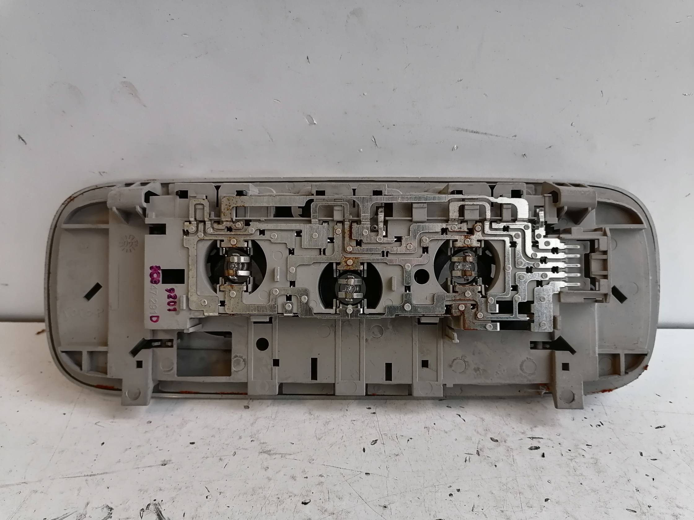 Luce cortesia post. tetto