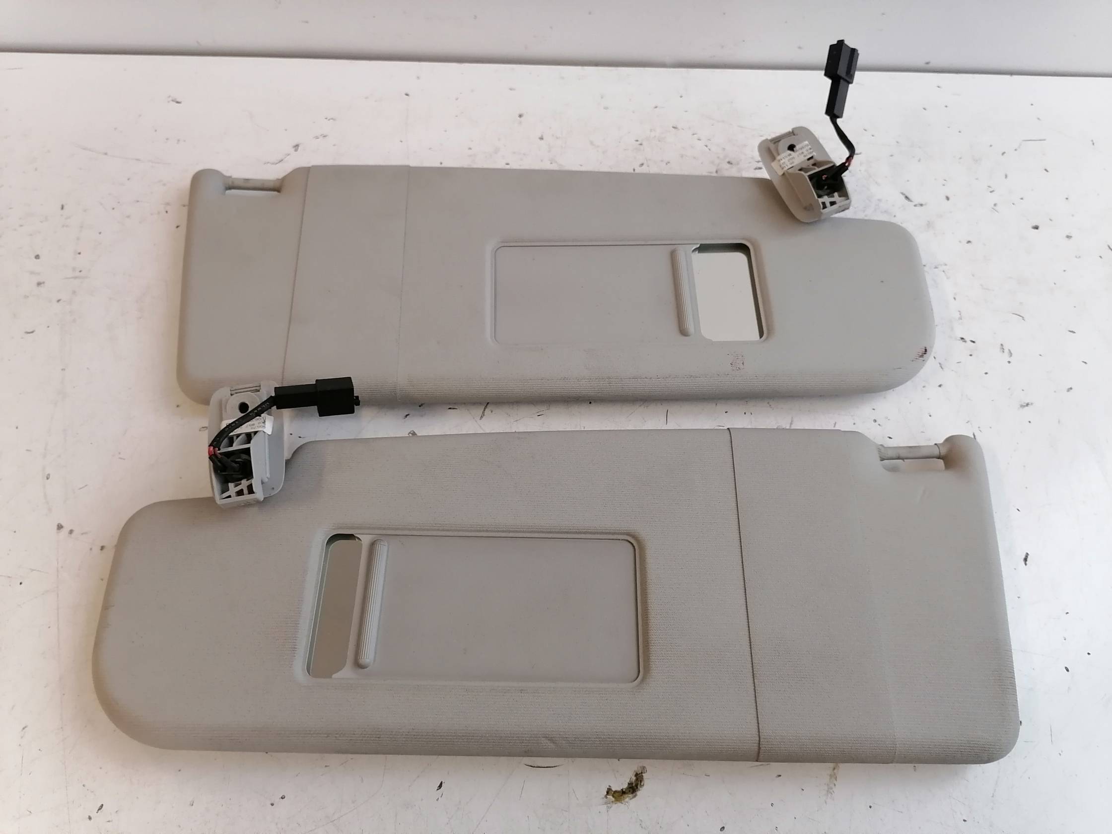 Aletta parasole parabrezza dx.