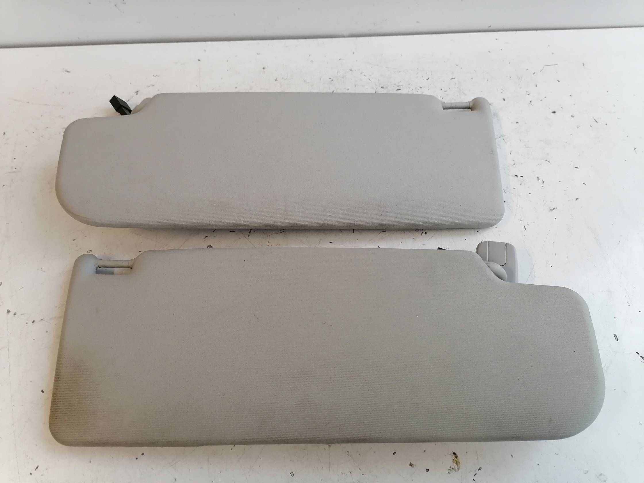 Aletta parasole parabrezza dx.