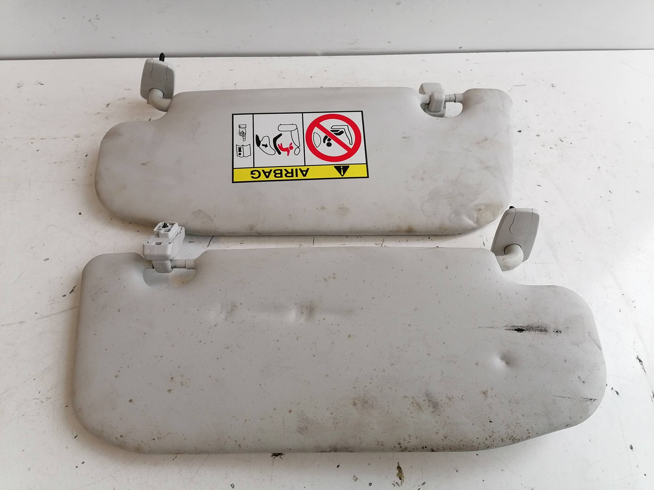 Aletta parasole parabrezza sx.