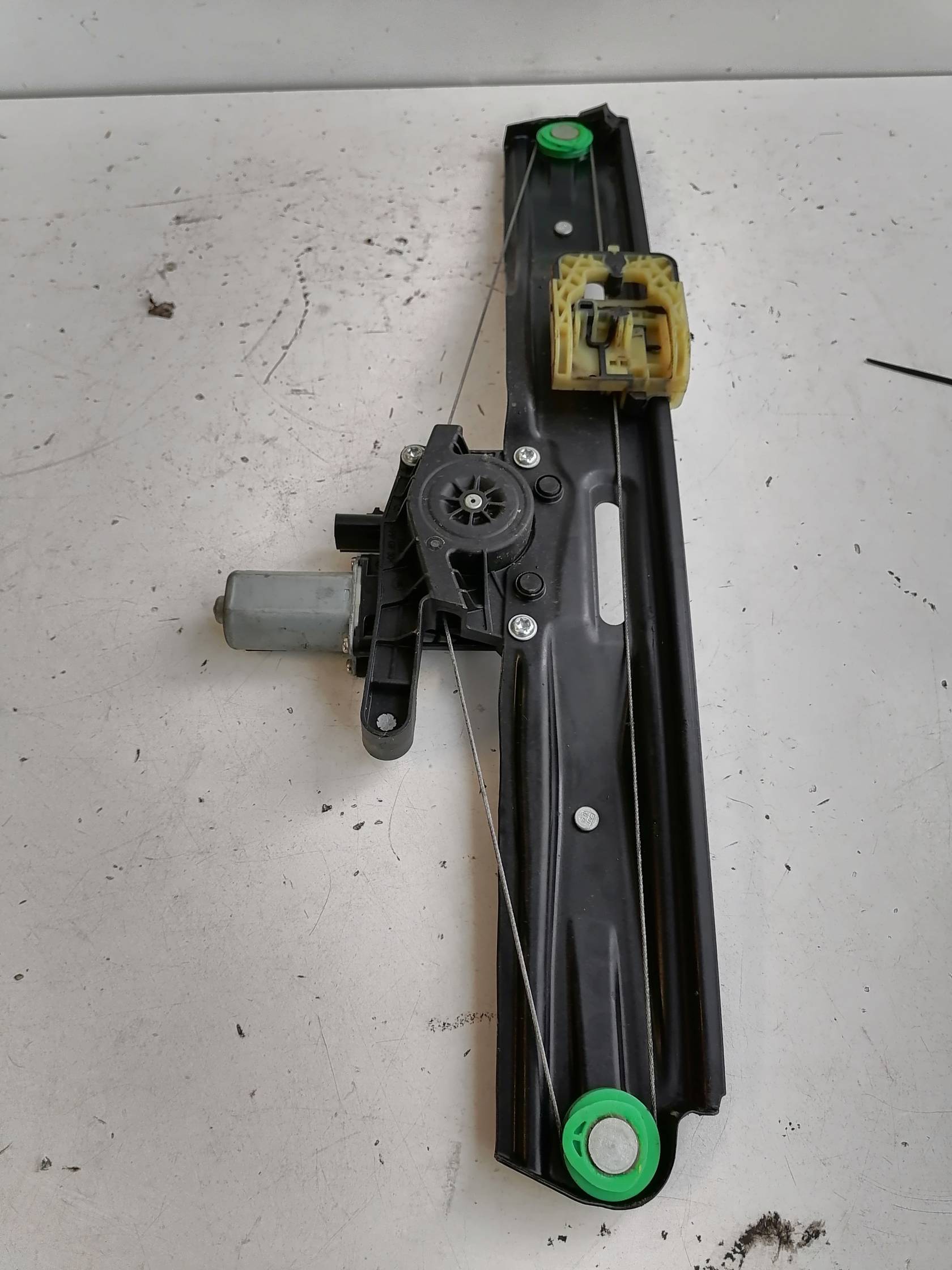 Alzacristallo elettr. porta ant. con motorino sx. Alzacristallo elettr. porta ant. con motorino sx.