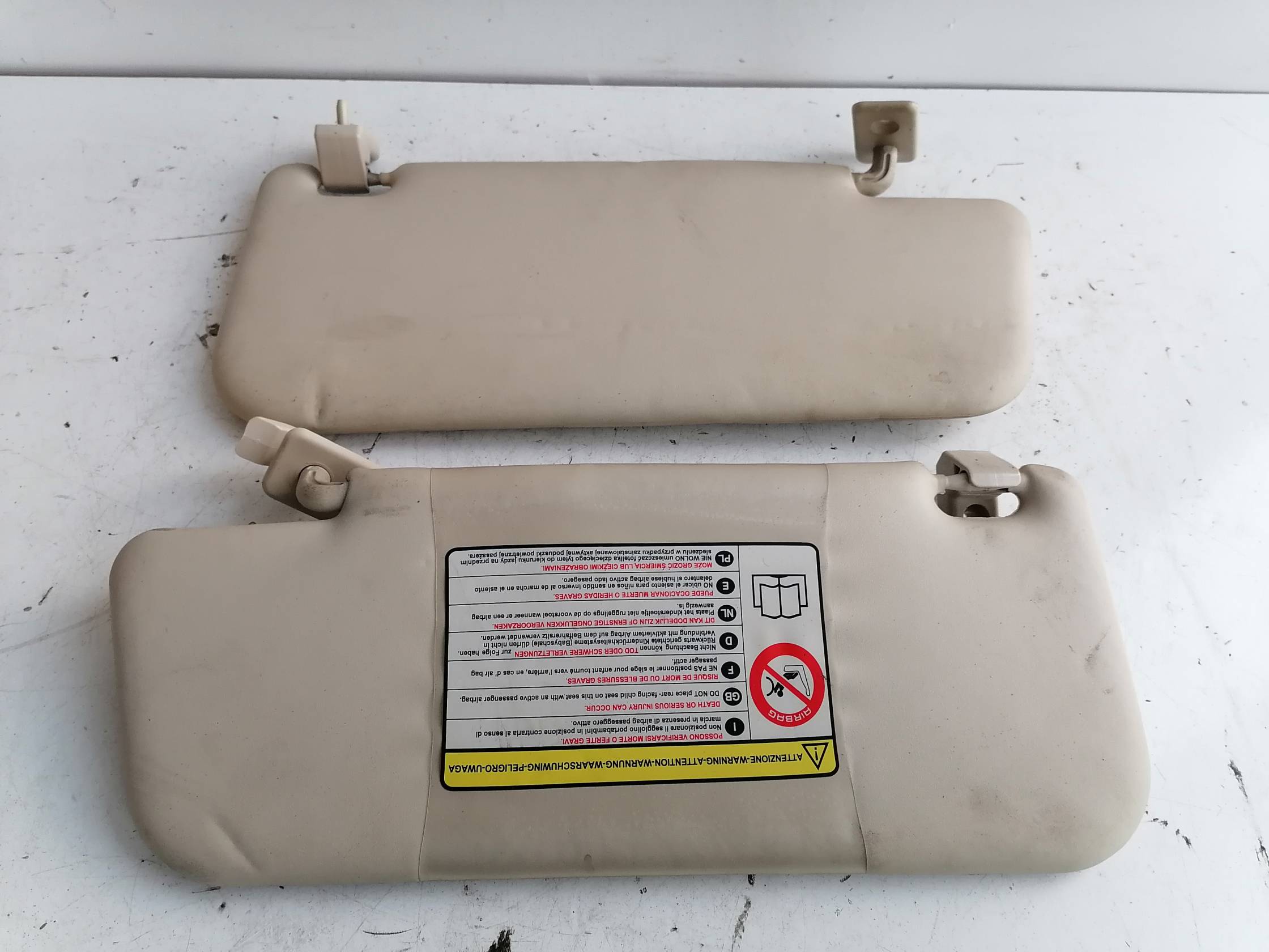 Aletta parasole parabrezza dx.