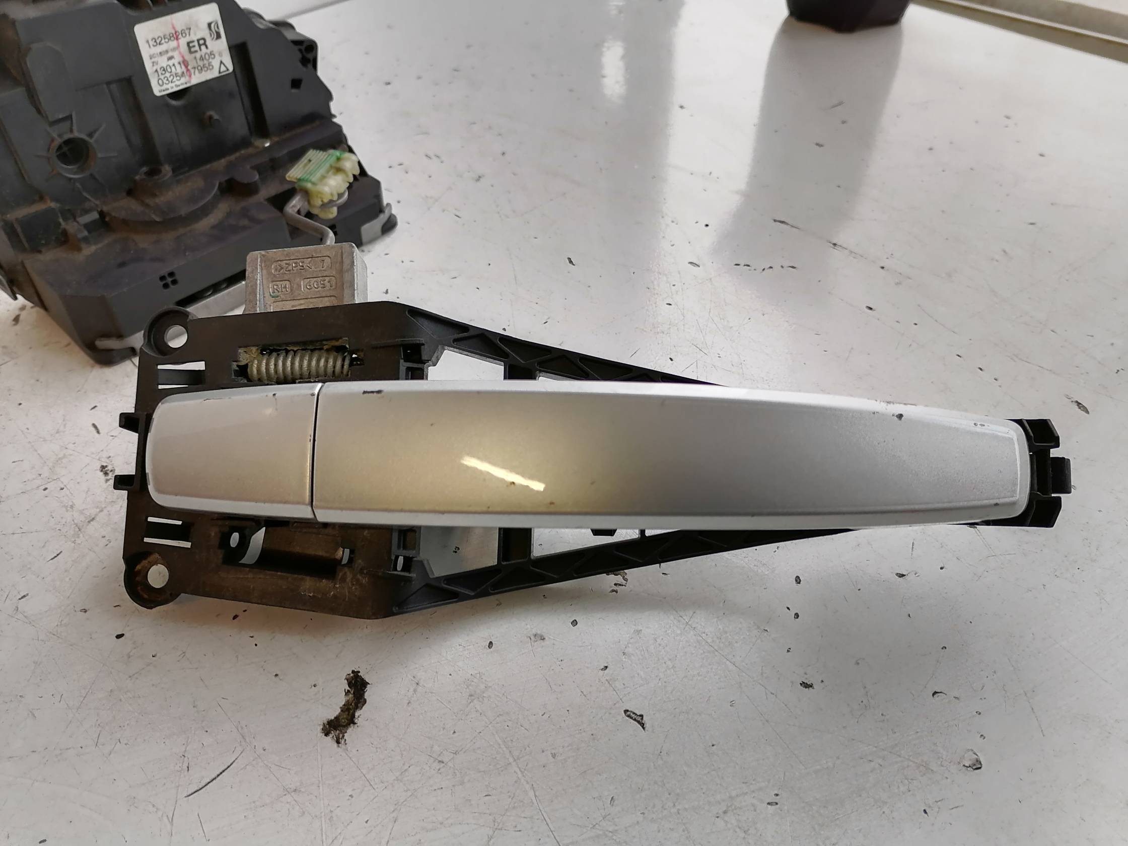 Serratura porta post. dx.