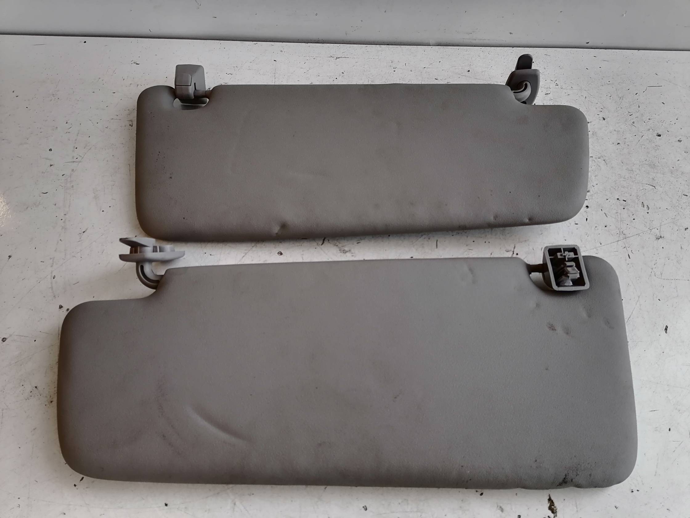 Aletta parasole parabrezza sx.