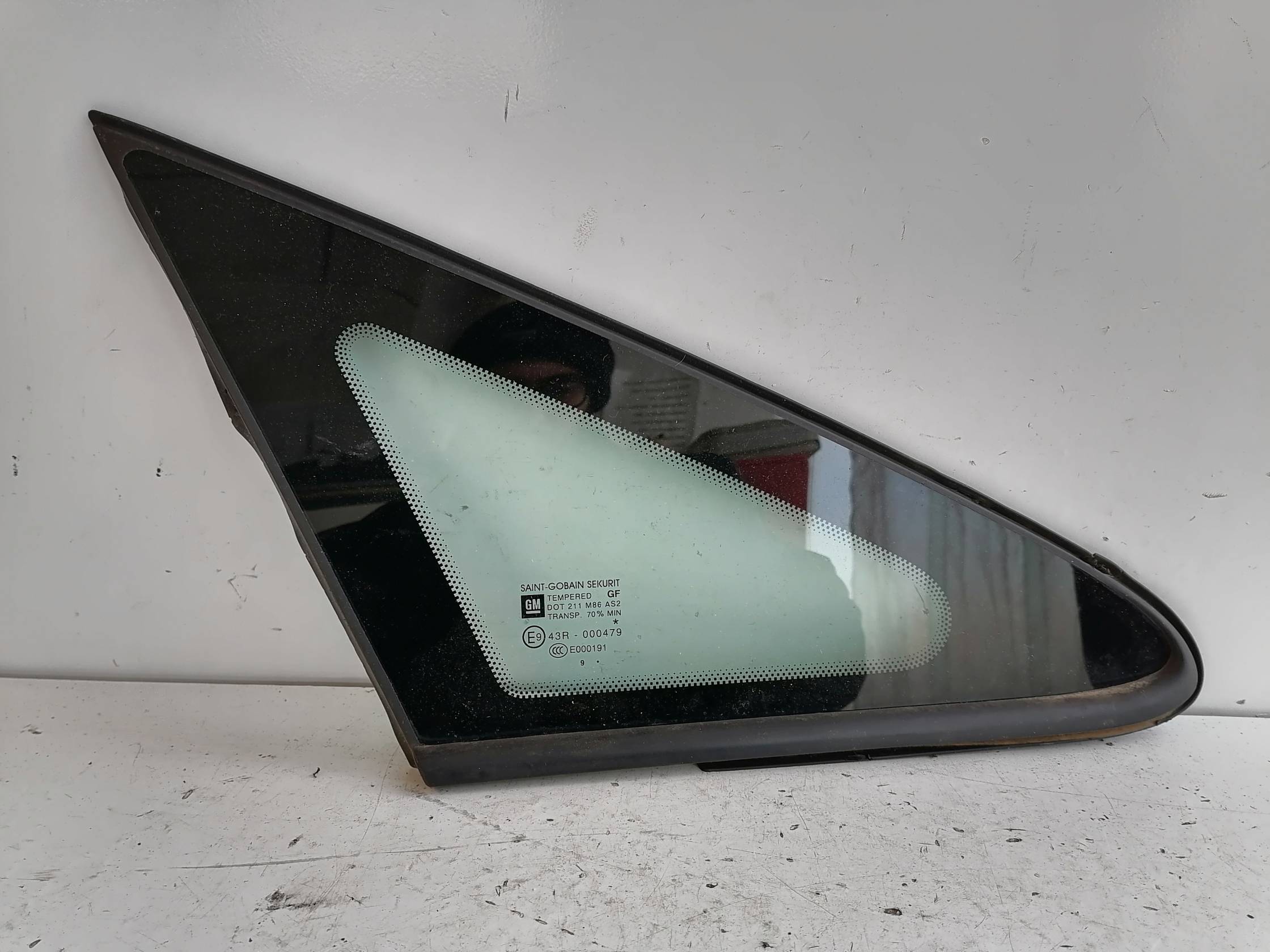 Fisso parafango ant. dx.