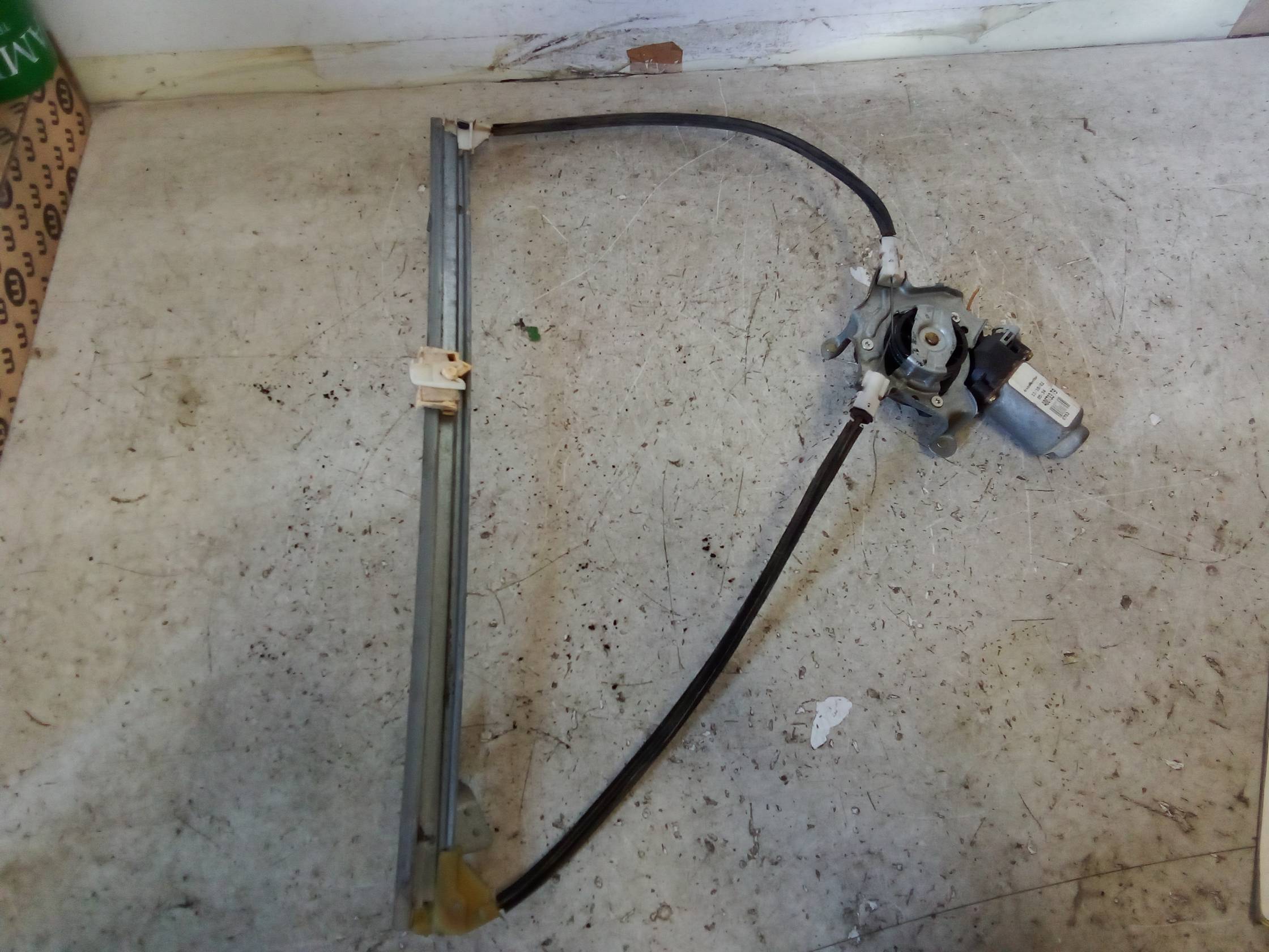 Alzacristallo elettr. porta ant. con motorino sx. Alzacristallo elettr. porta ant. con motorino sx.