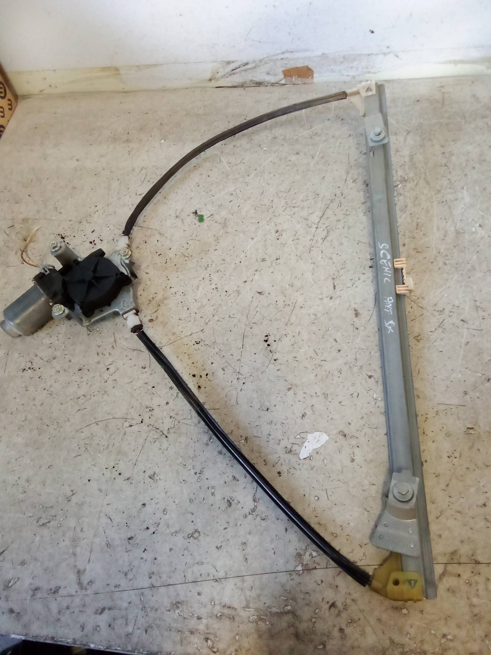 Alzacristallo elettr. porta ant. con motorino sx. Alzacristallo elettr. porta ant. con motorino sx.