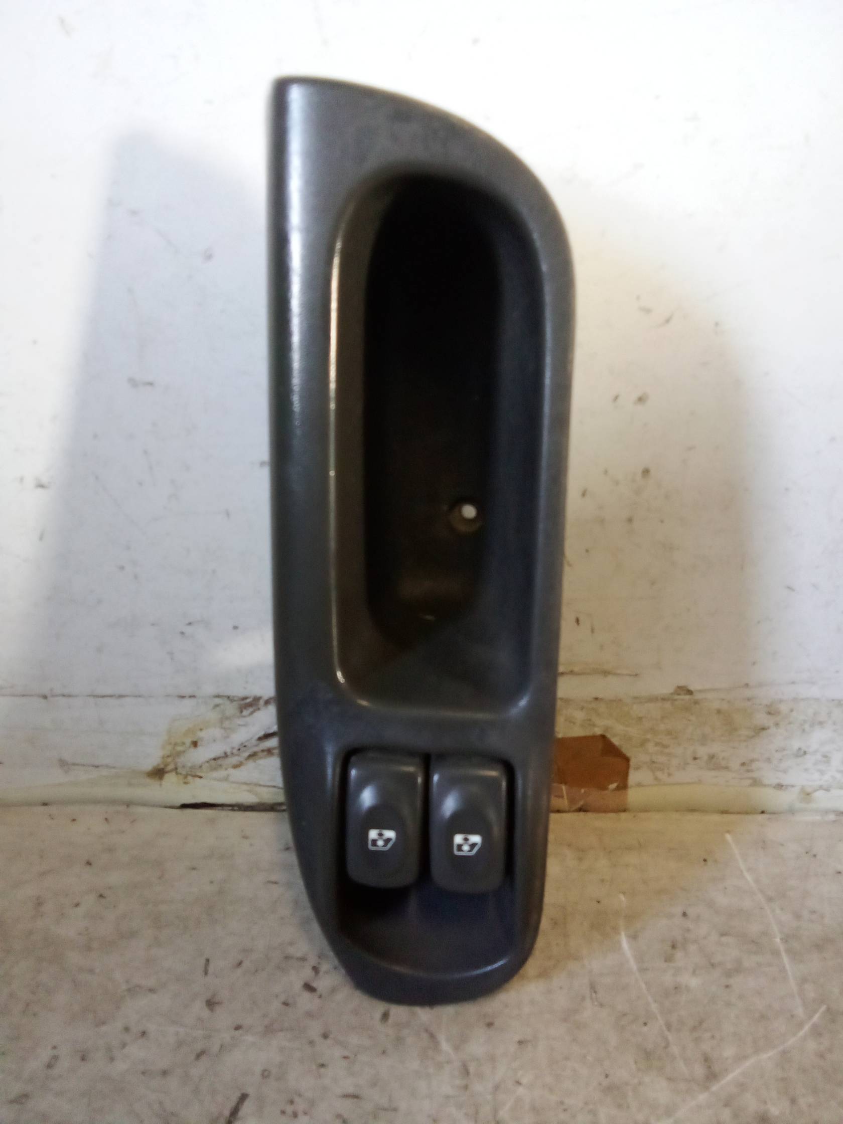 Interruttore alzacristalli porta ant. sx.