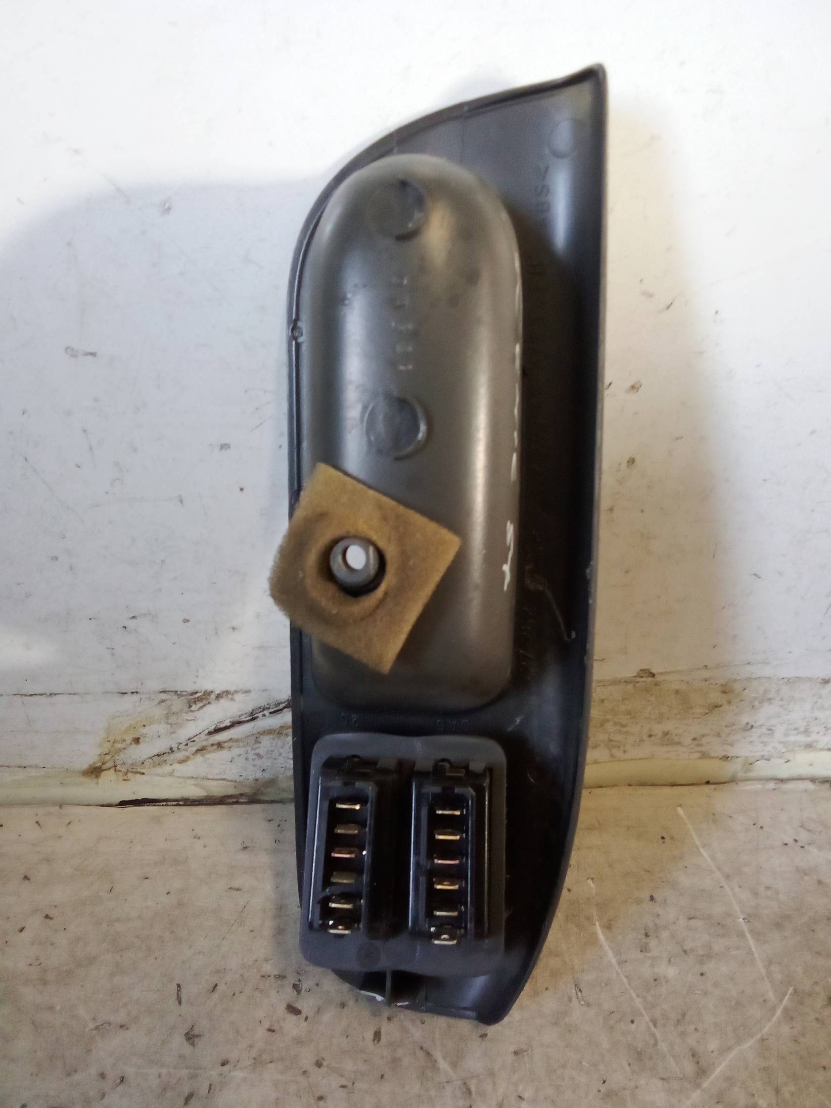 Interruttore alzacristalli porta ant. sx.