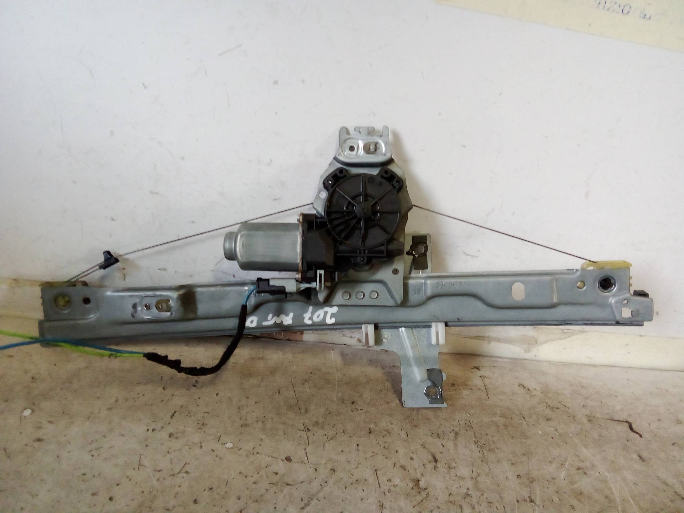 Alzacristallo elettr. porta ant. dx.