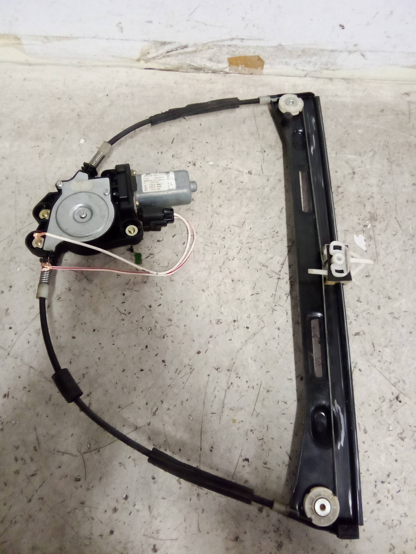 Alzacristallo elettr. porta ant. con motorino sx. Alzacristallo elettr. porta ant. con motorino sx.