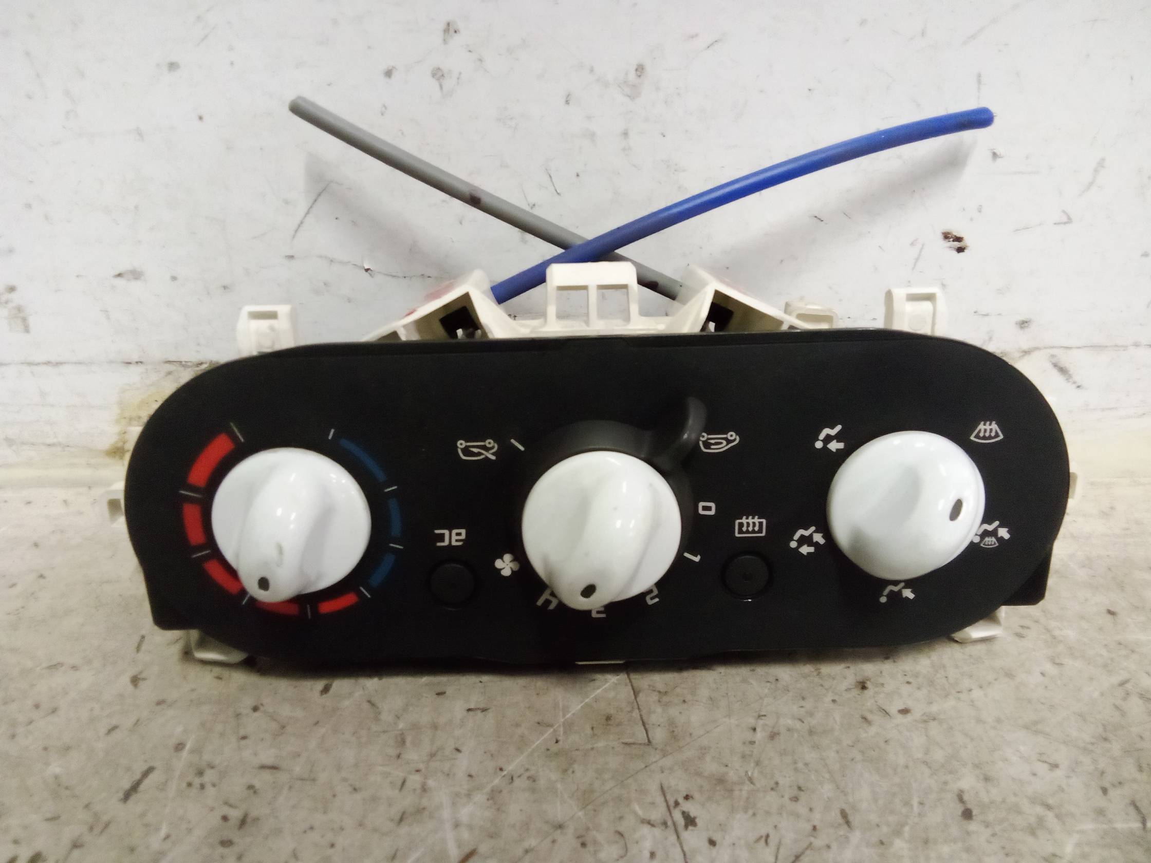 Blocco comando climatizzazione Blocco comando climatizzazione